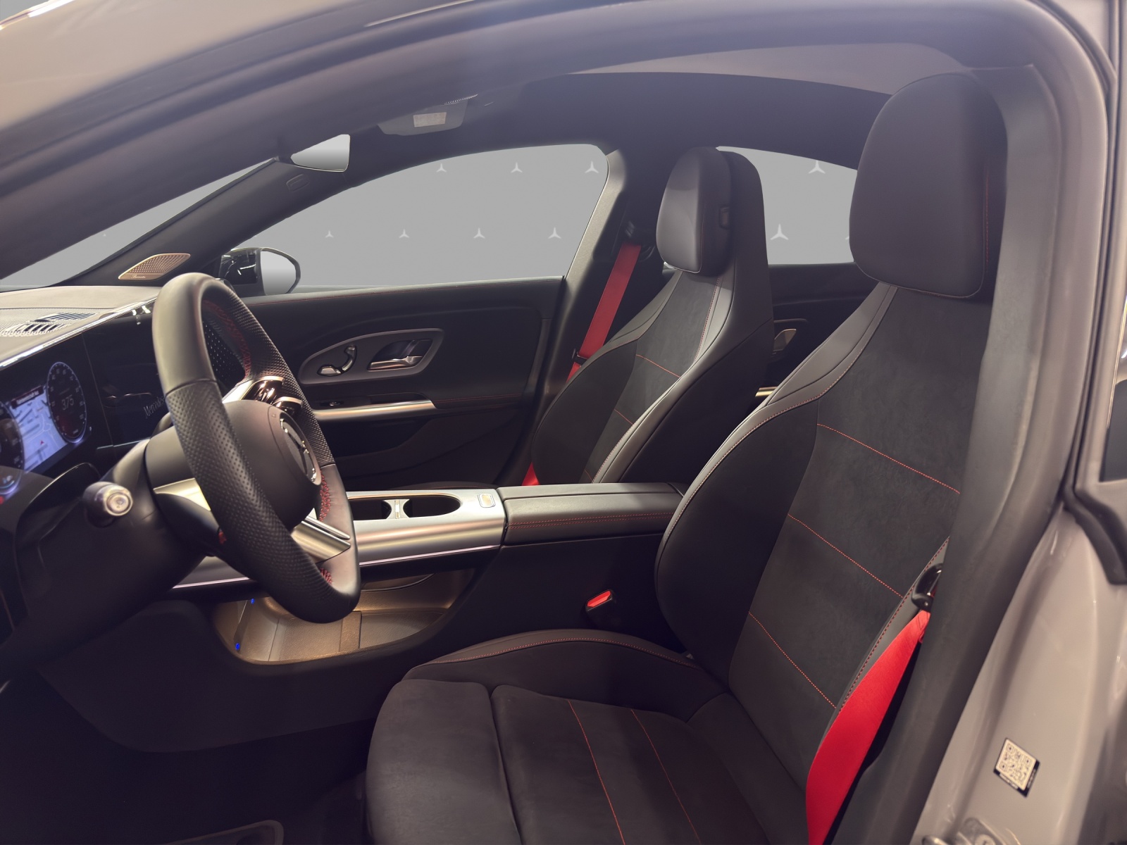 MERCEDES-BENZ CLA 350 4M - 85 kWh - EQ - AMG / DISTRONIC / 360 Grad Kamera / Panorama-Dach-image-7