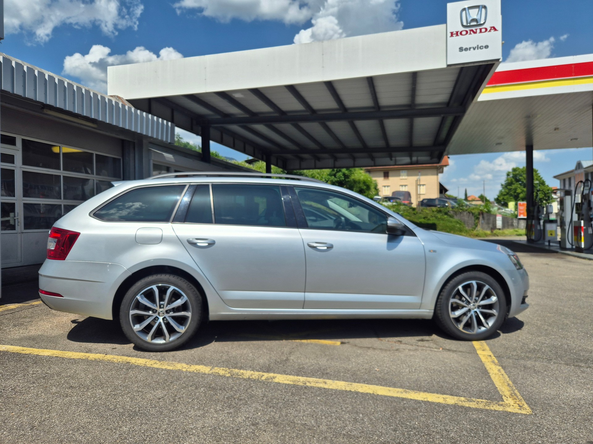 SKODA 2.0 TDI 184 Ambition 4x4 DSG-image-2