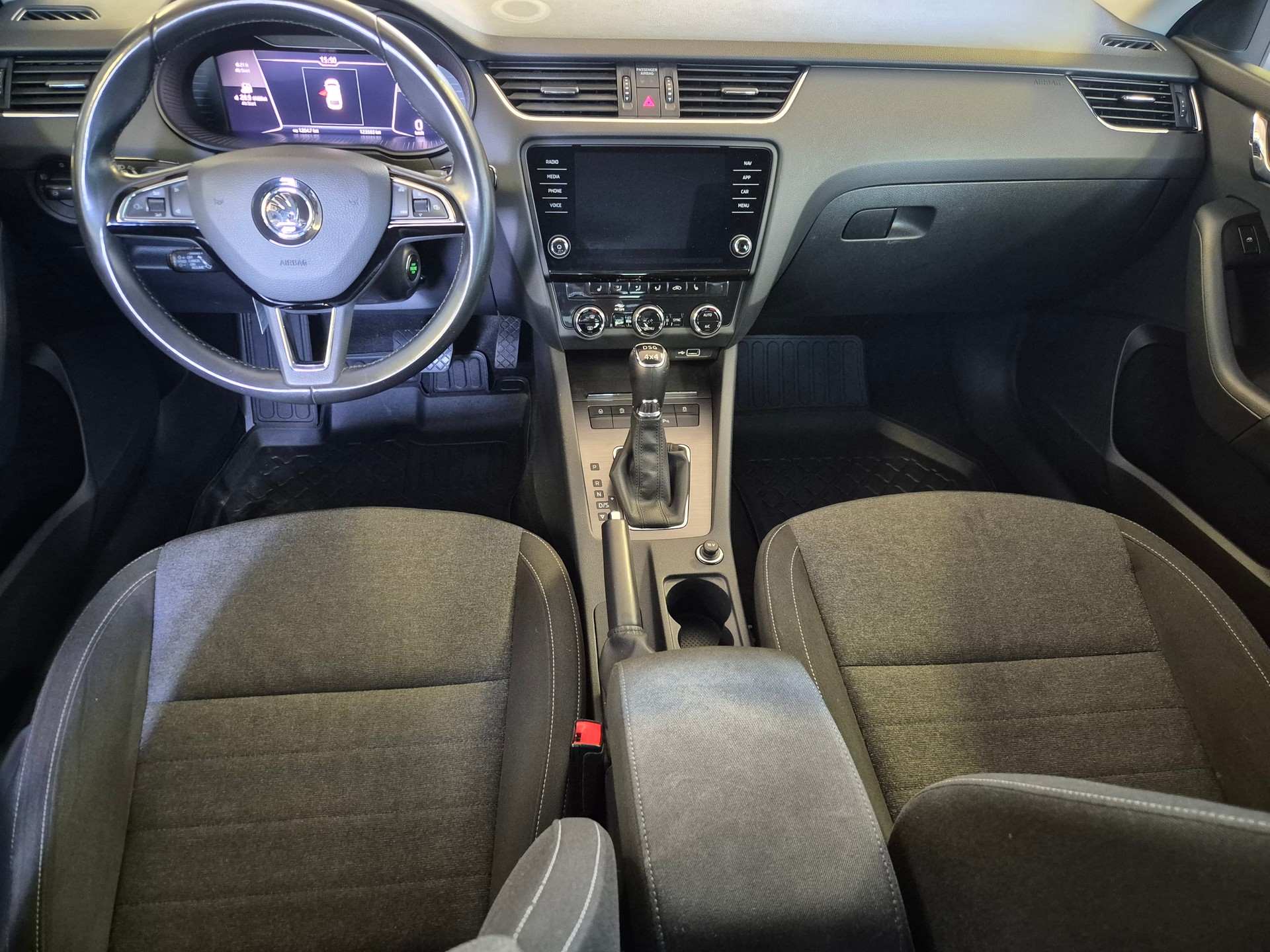 SKODA 2.0 TDI 184 Ambition 4x4 DSG-image-5