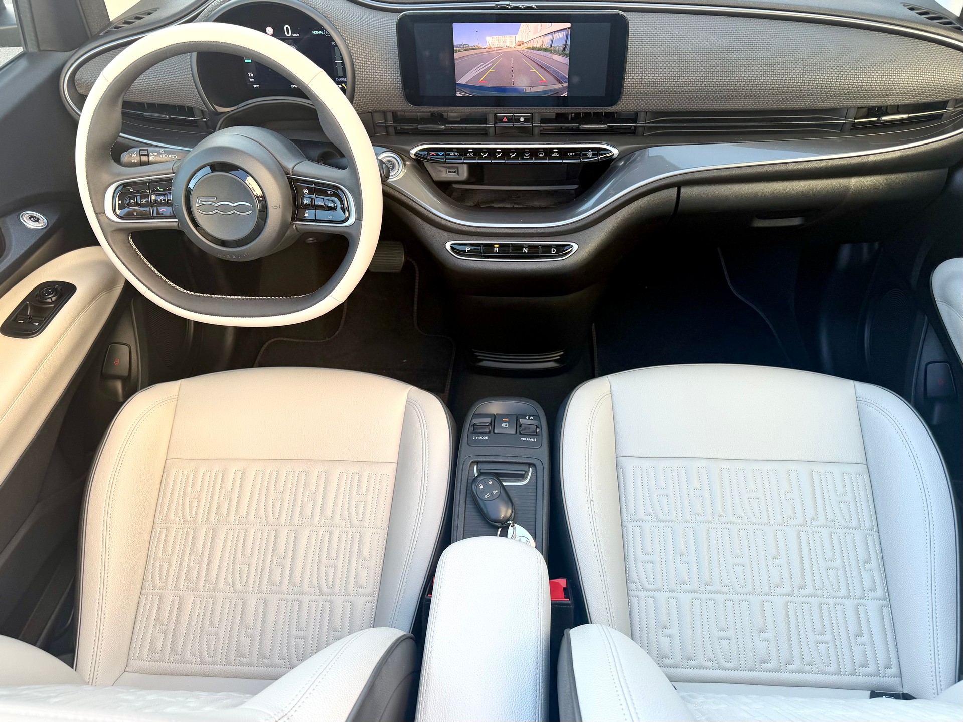 FIAT 500 C electric 87 kW La Prima-image-11