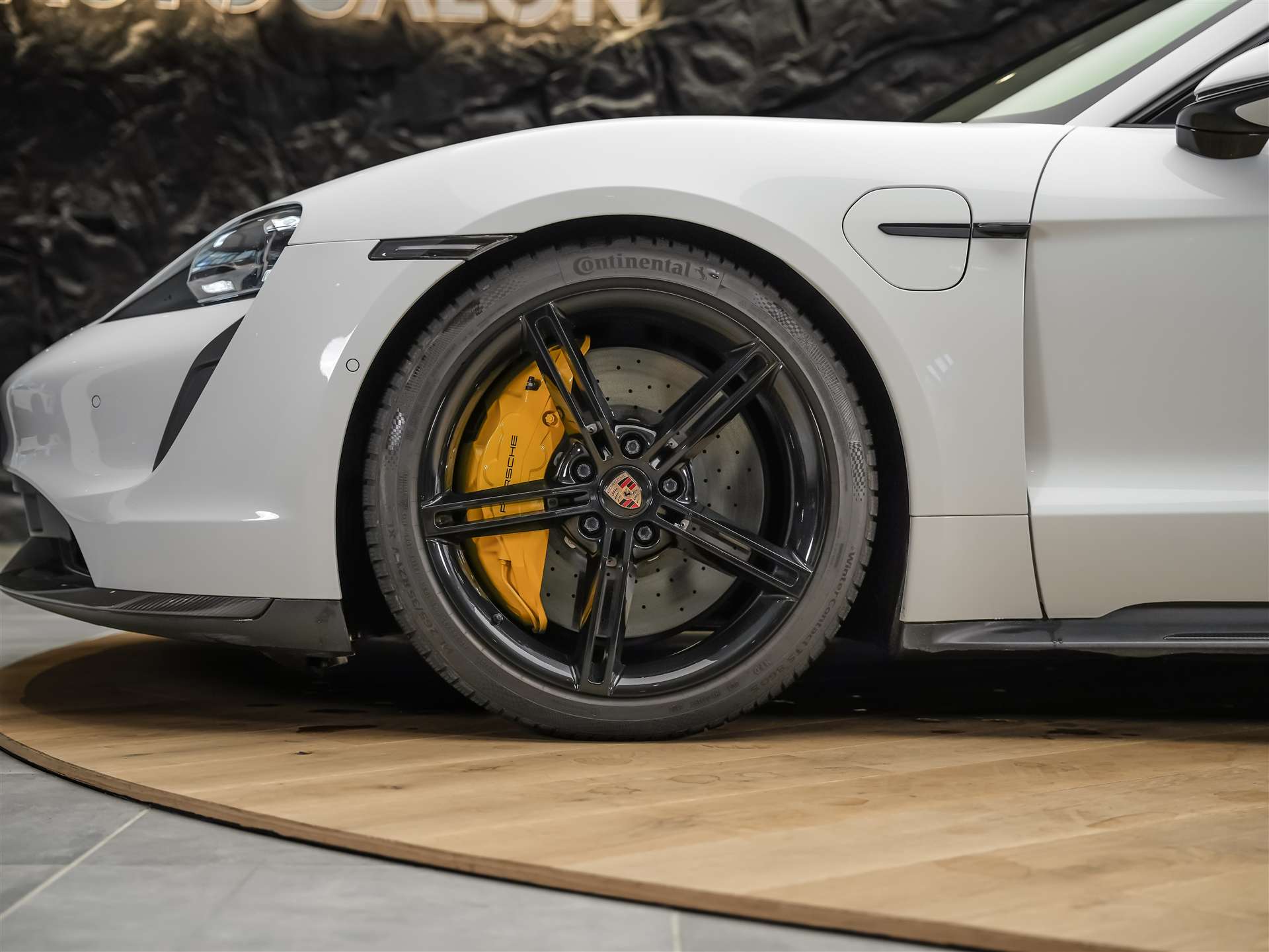 PORSCHE Taycan Turbo S *CH-Auto*Approved*Keramik*Bose*Chrono*-image-15