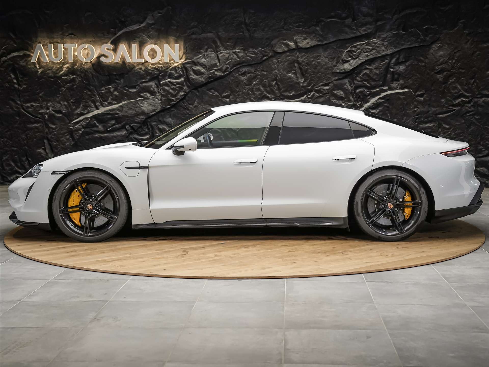 PORSCHE Taycan Turbo S *CH-Auto*Approved*Keramik*Bose*Chrono*-image-1