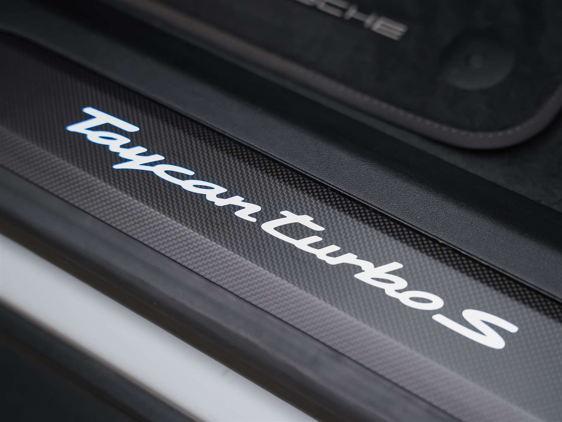 PORSCHE Taycan Turbo S *CH-Auto*Approved*Keramik*Bose*Chrono*-image-27