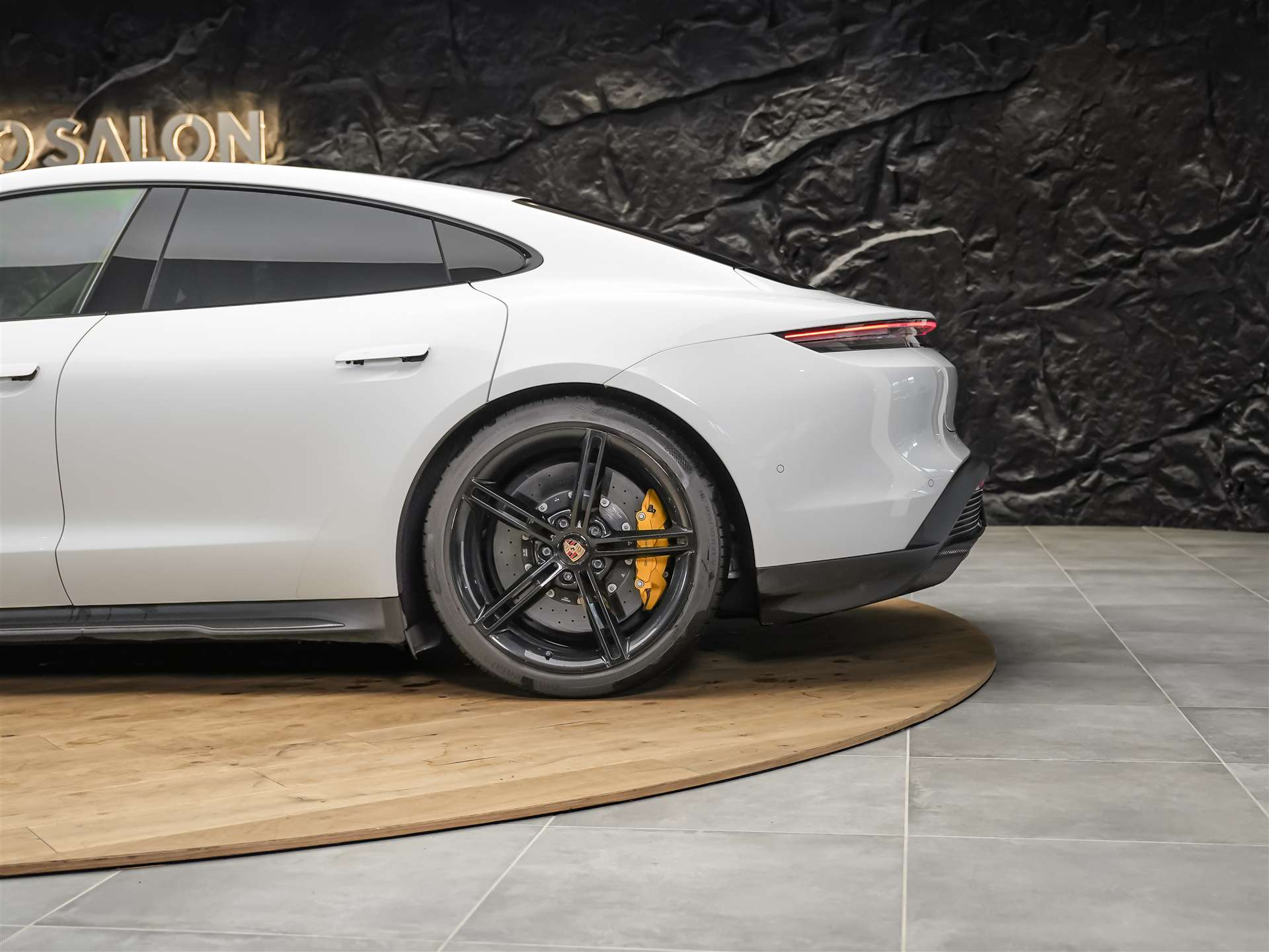 PORSCHE Taycan Turbo S *CH-Auto*Approved*Keramik*Bose*Chrono*-image-16