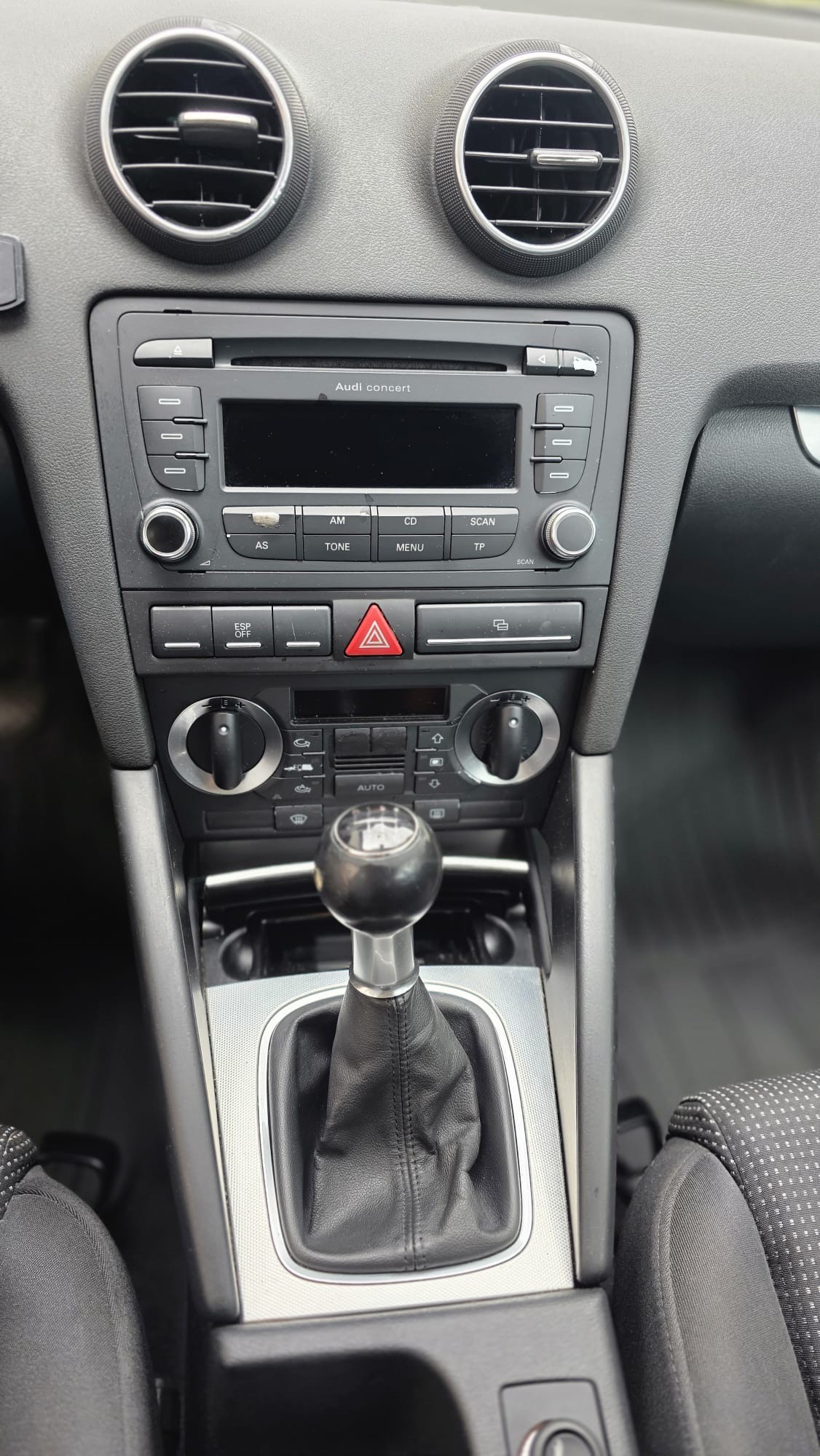 AUDI A3 Sportback 1.8 Turbo FSI Attraction-image-9