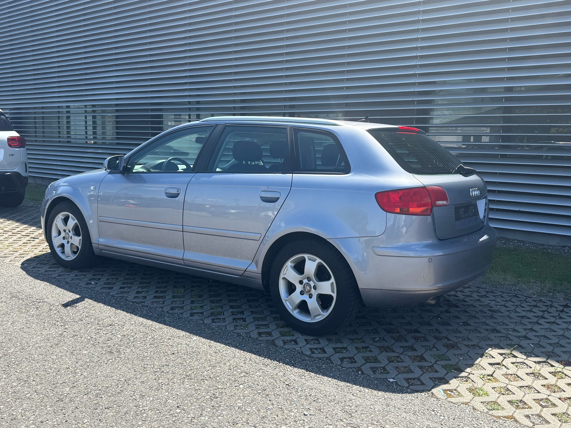 AUDI A3 Sportback 2.0 TDI Ambiente-image-2