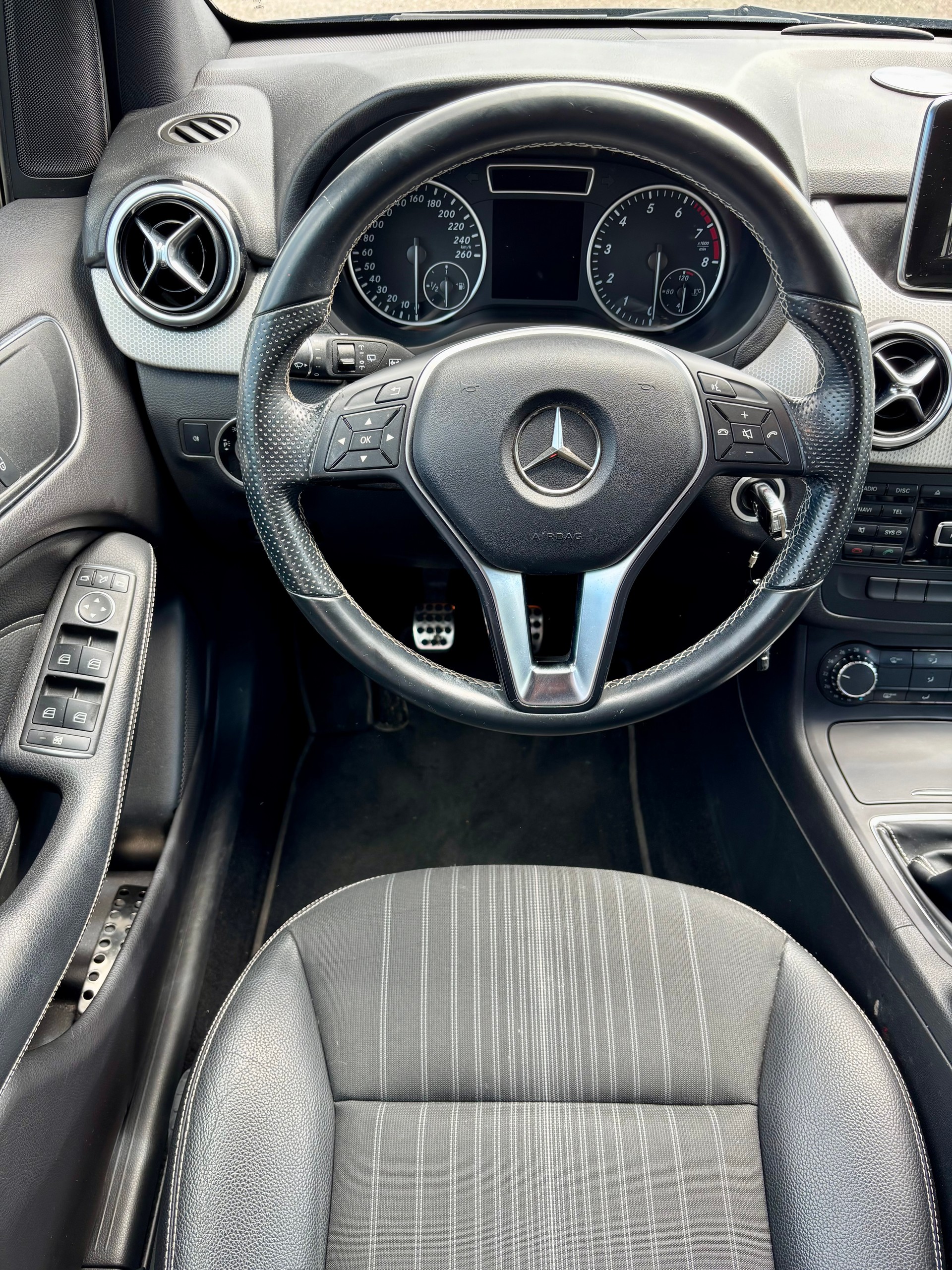 MERCEDES-BENZ B 200-image-7