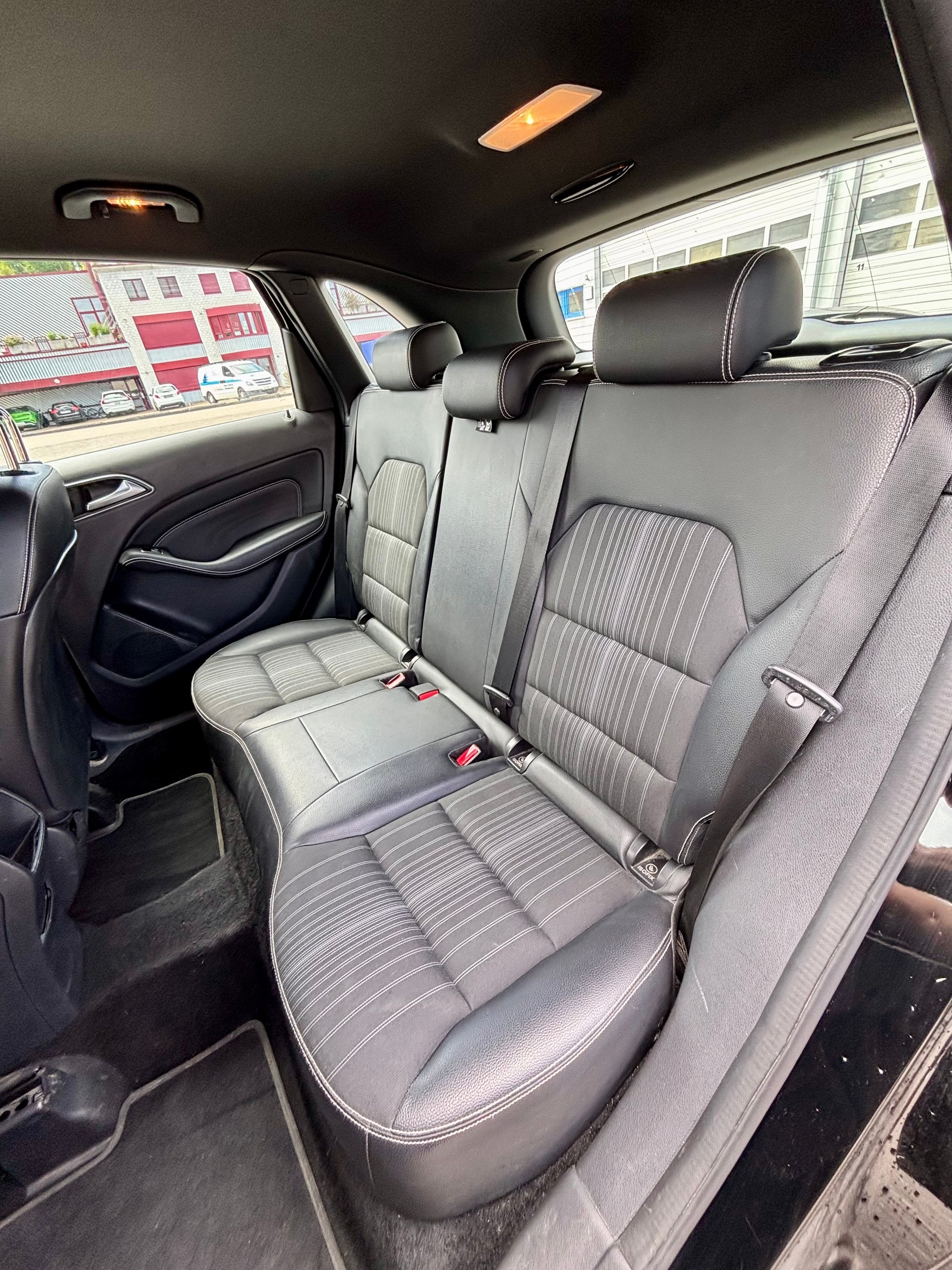 MERCEDES-BENZ B 200-image-11