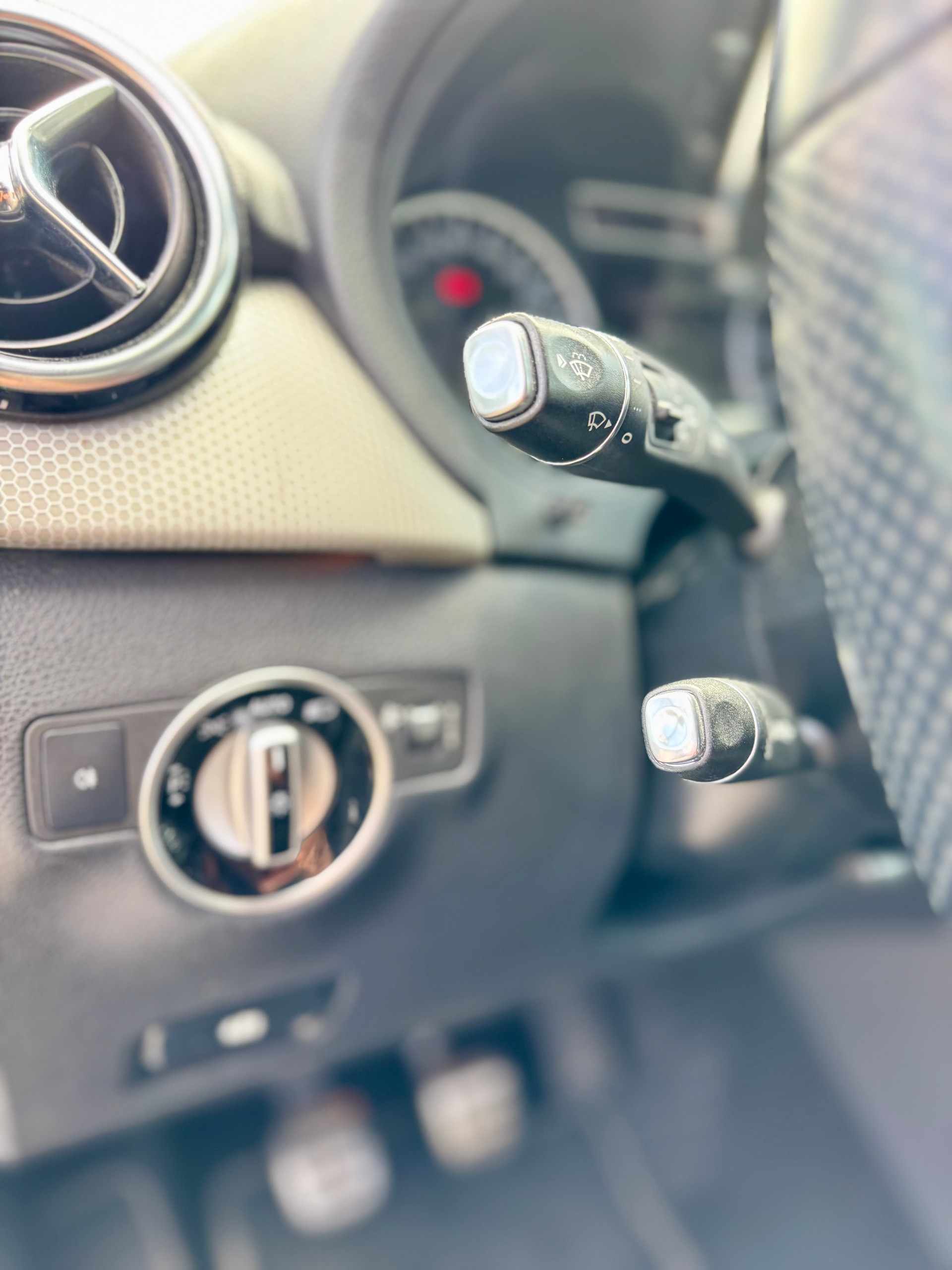MERCEDES-BENZ B 200-image-9