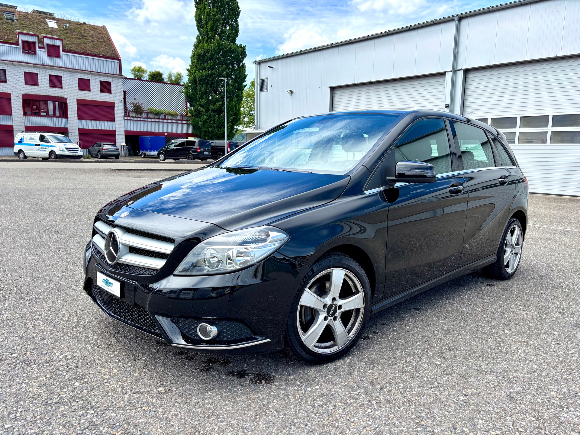 MERCEDES-BENZ B 200