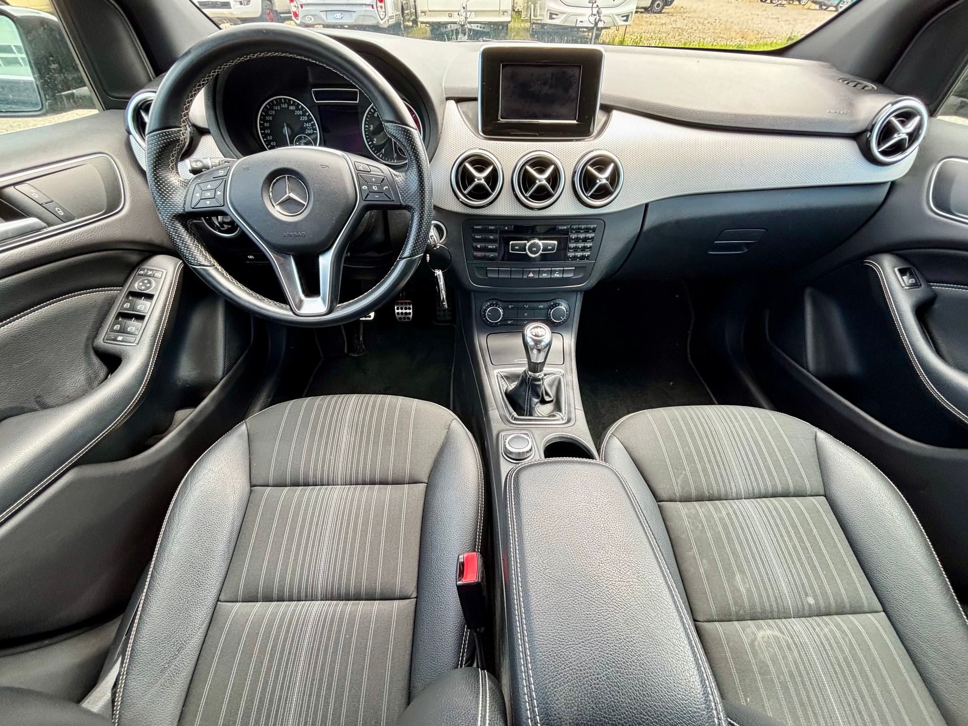 MERCEDES-BENZ B 200-image-6