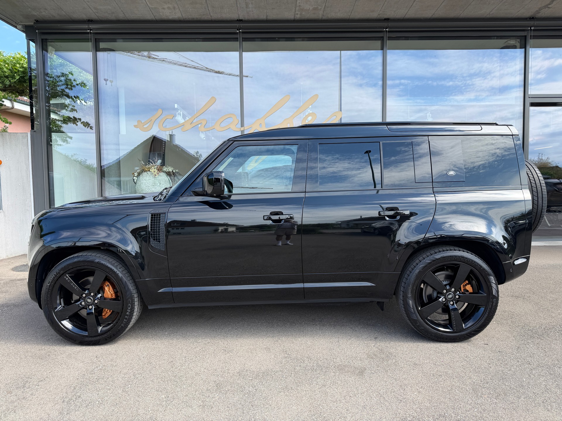 LAND ROVER Defender 110 3.0 D I6 300 X-Dynamic SE AWD AT8-image-4