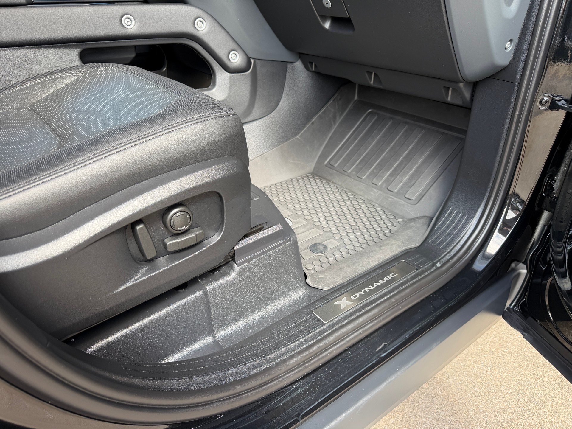 LAND ROVER Defender 110 3.0 D I6 300 X-Dynamic SE AWD AT8-image-20