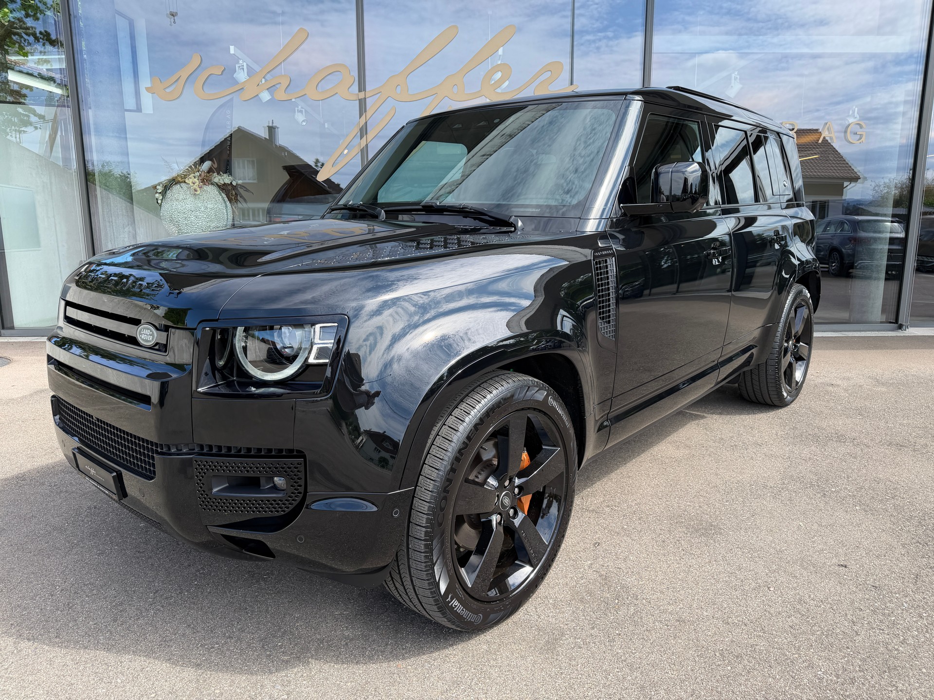 LAND ROVER Defender 110 3.0 D I6 300 X-Dynamic SE AWD AT8-image-1