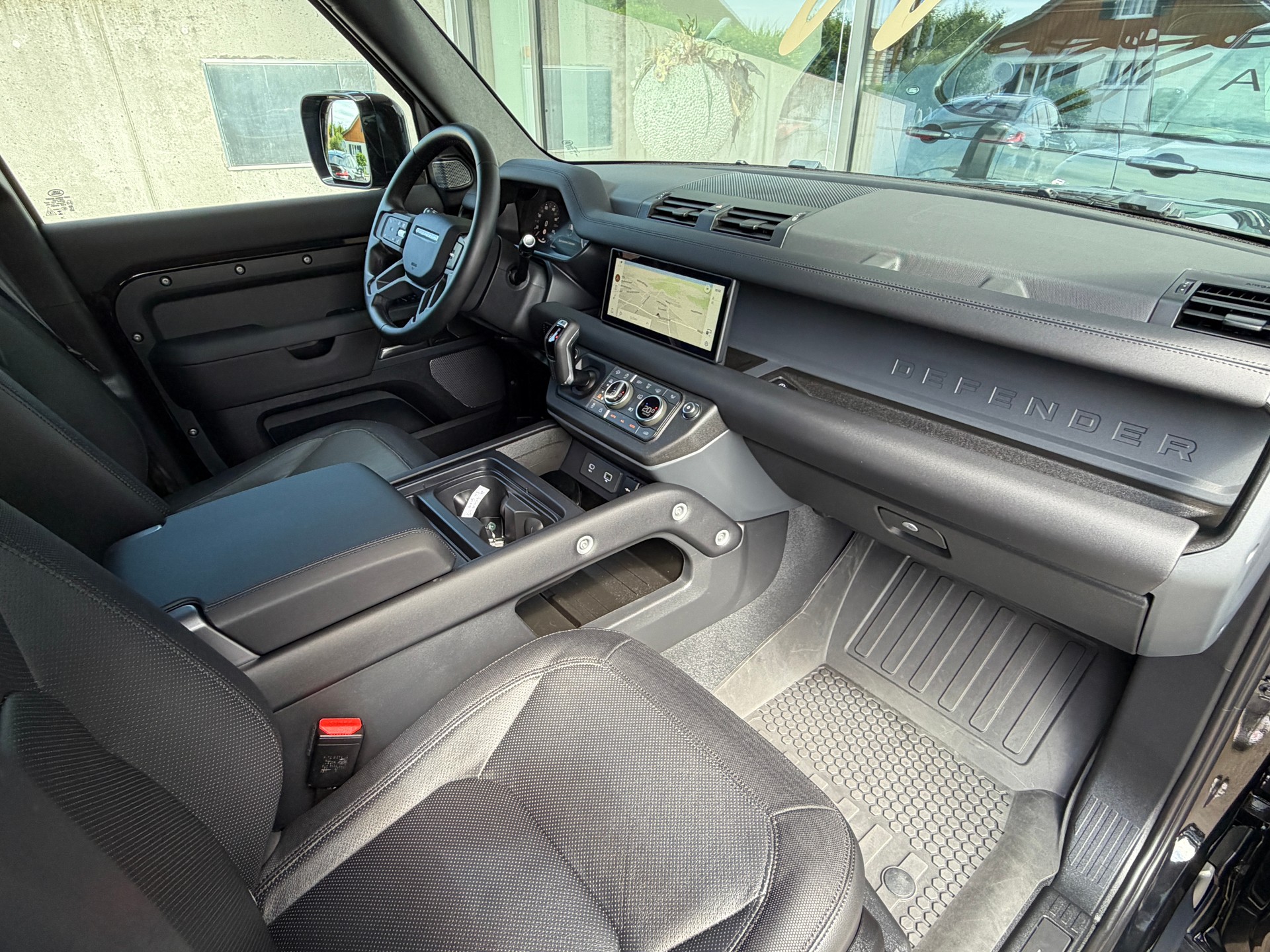 LAND ROVER Defender 110 3.0 D I6 300 X-Dynamic SE AWD AT8-image-21