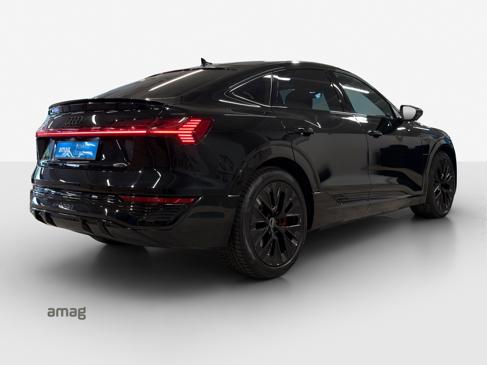 AUDI Q8 Sportback 50 e-tron S line quattro-image-4