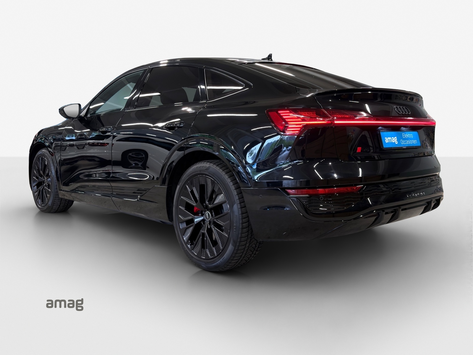 AUDI Q8 Sportback 50 e-tron S line quattro-image-2