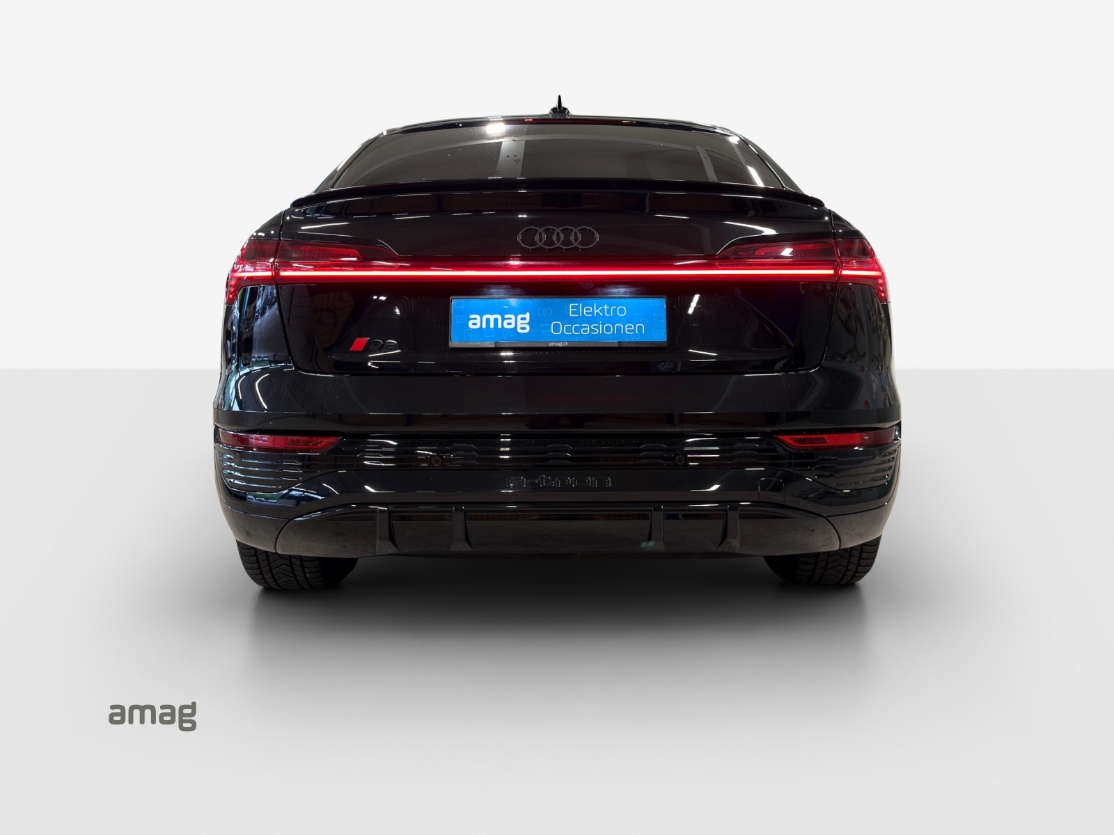 AUDI Q8 Sportback 50 e-tron S line quattro-image-3
