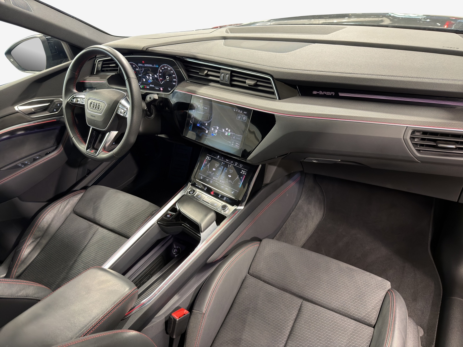 AUDI Q8 Sportback 50 e-tron S line quattro-image-15