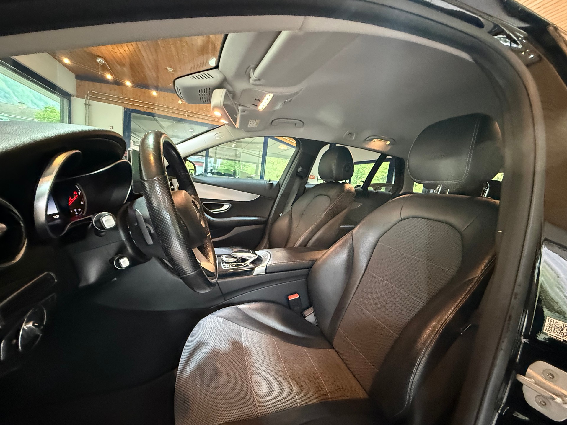 MERCEDES-BENZ C 220-image-5