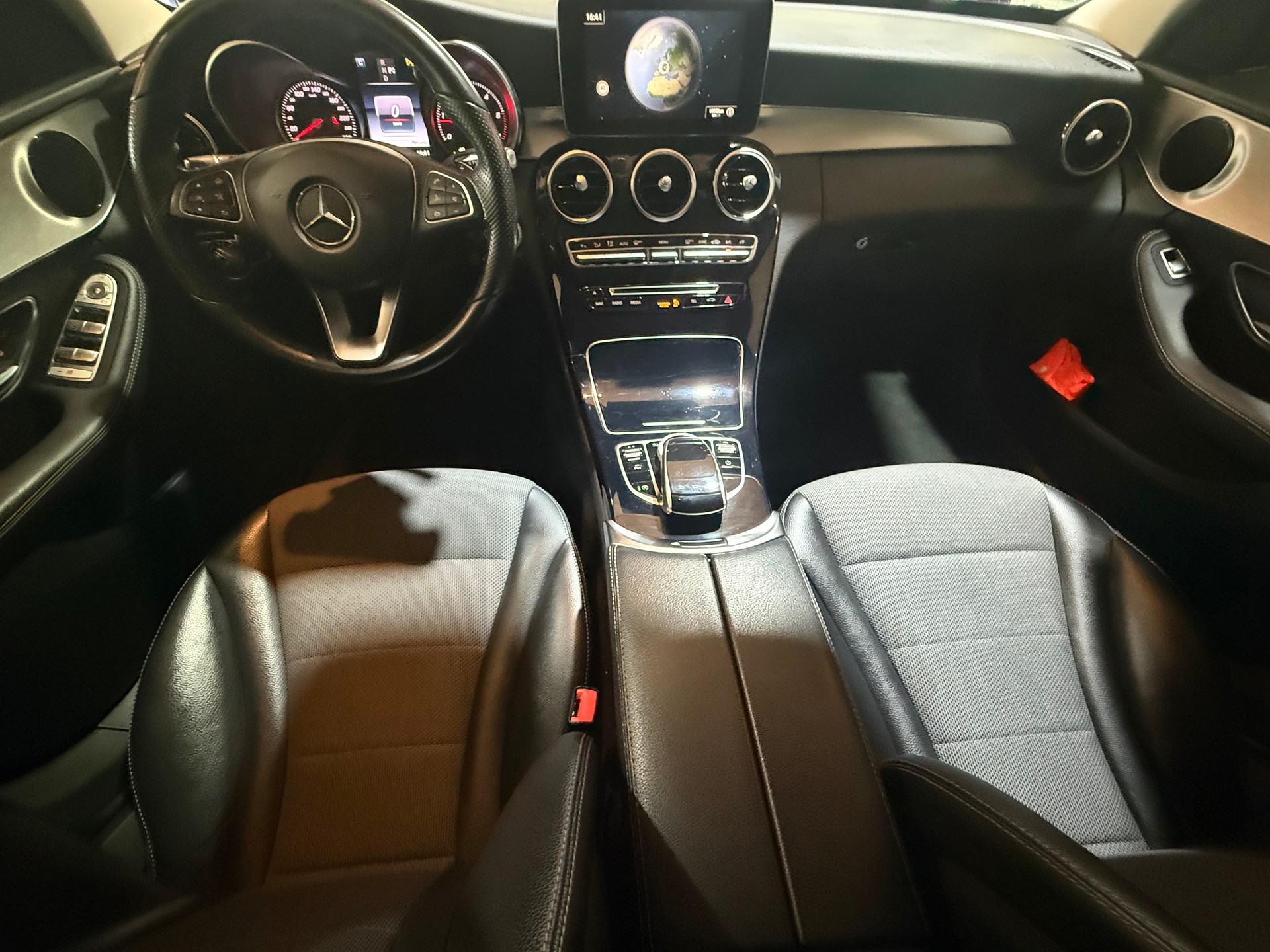 MERCEDES-BENZ C 220-image-12