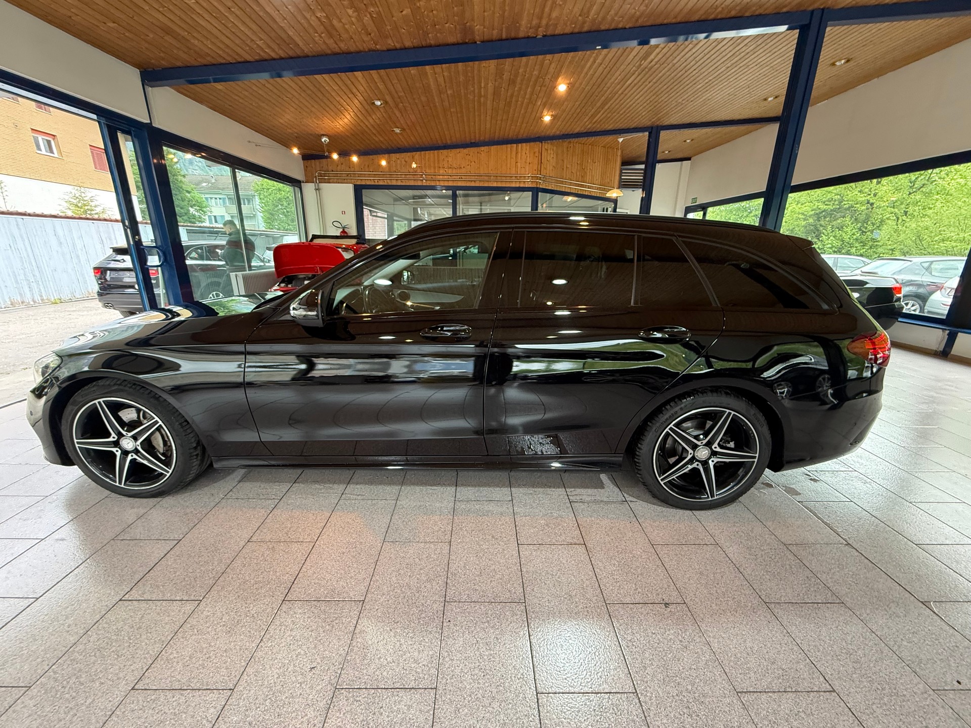 MERCEDES-BENZ C 220-image-9