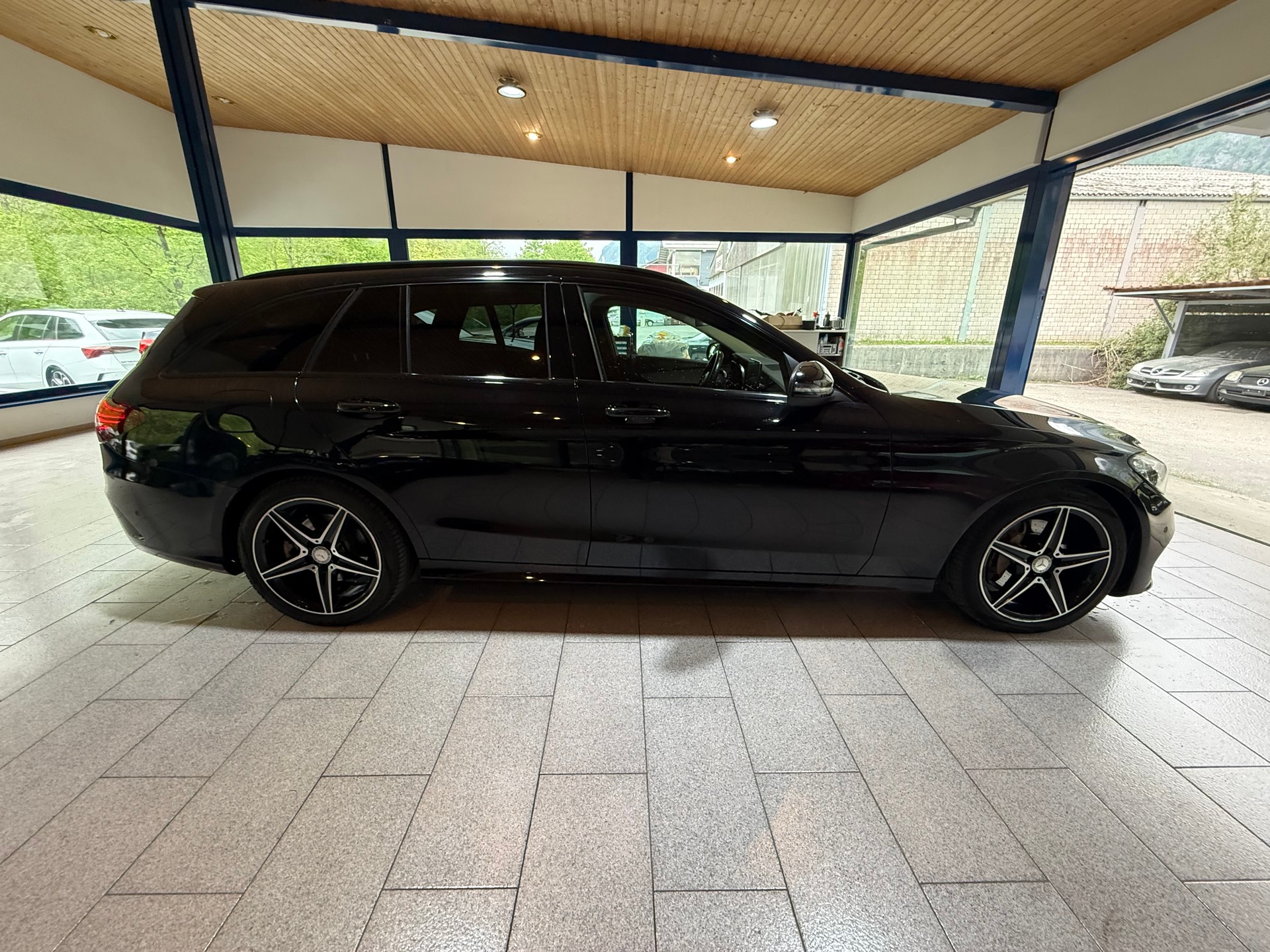 MERCEDES-BENZ C 220-image-10