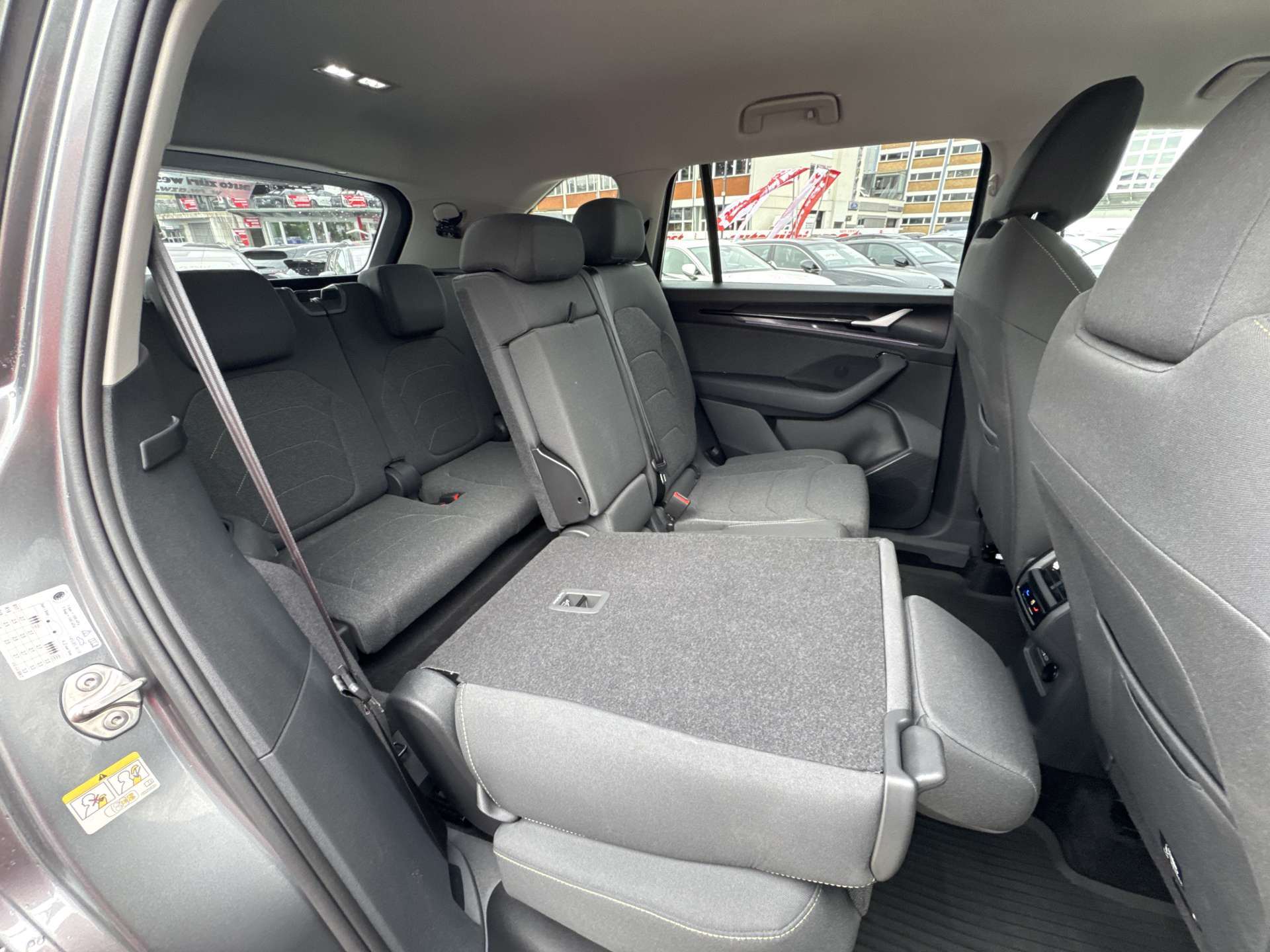 SKODA Kodiaq 2.0 TDi Selection 4x4 7-Plätzer DSG-Automat-image-6