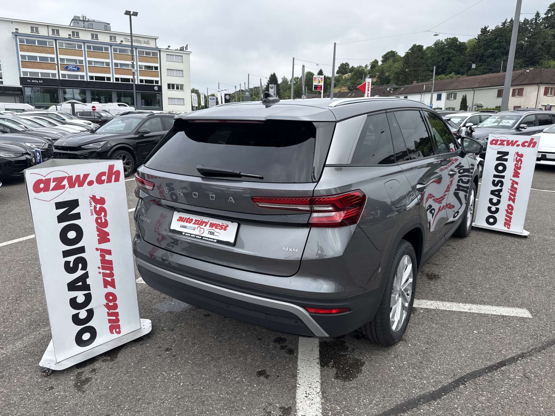 SKODA Kodiaq 2.0 TDi Selection 4x4 7-Plätzer DSG-Automat-image-2