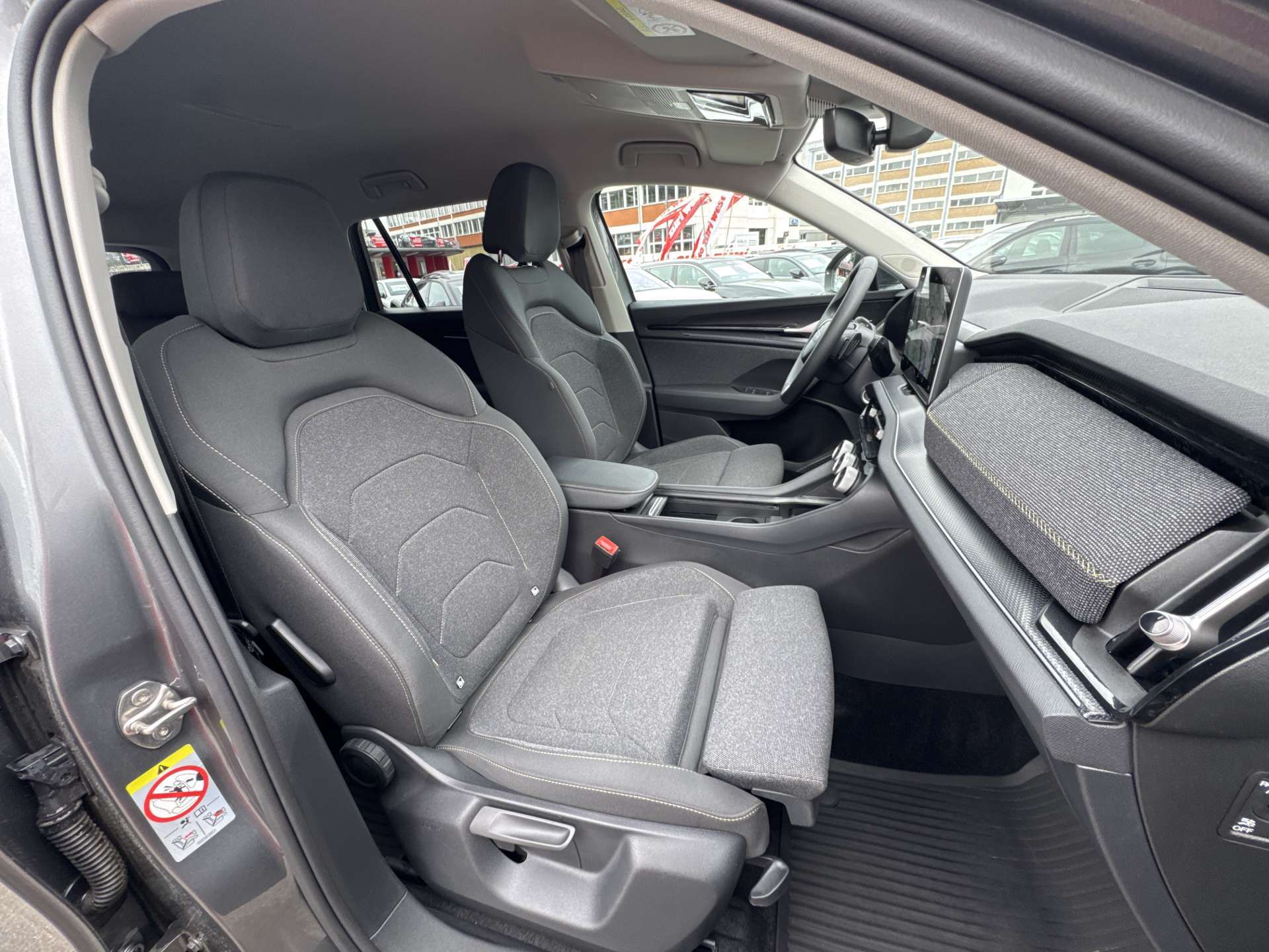 SKODA Kodiaq 2.0 TDi Selection 4x4 7-Plätzer DSG-Automat-image-12