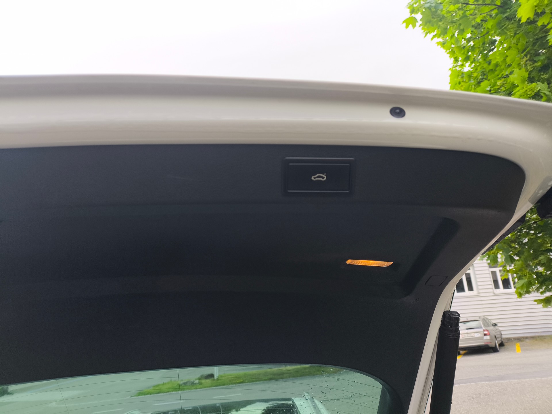SKODA Superb Combi 2.0 TDi Active DSG-image-9