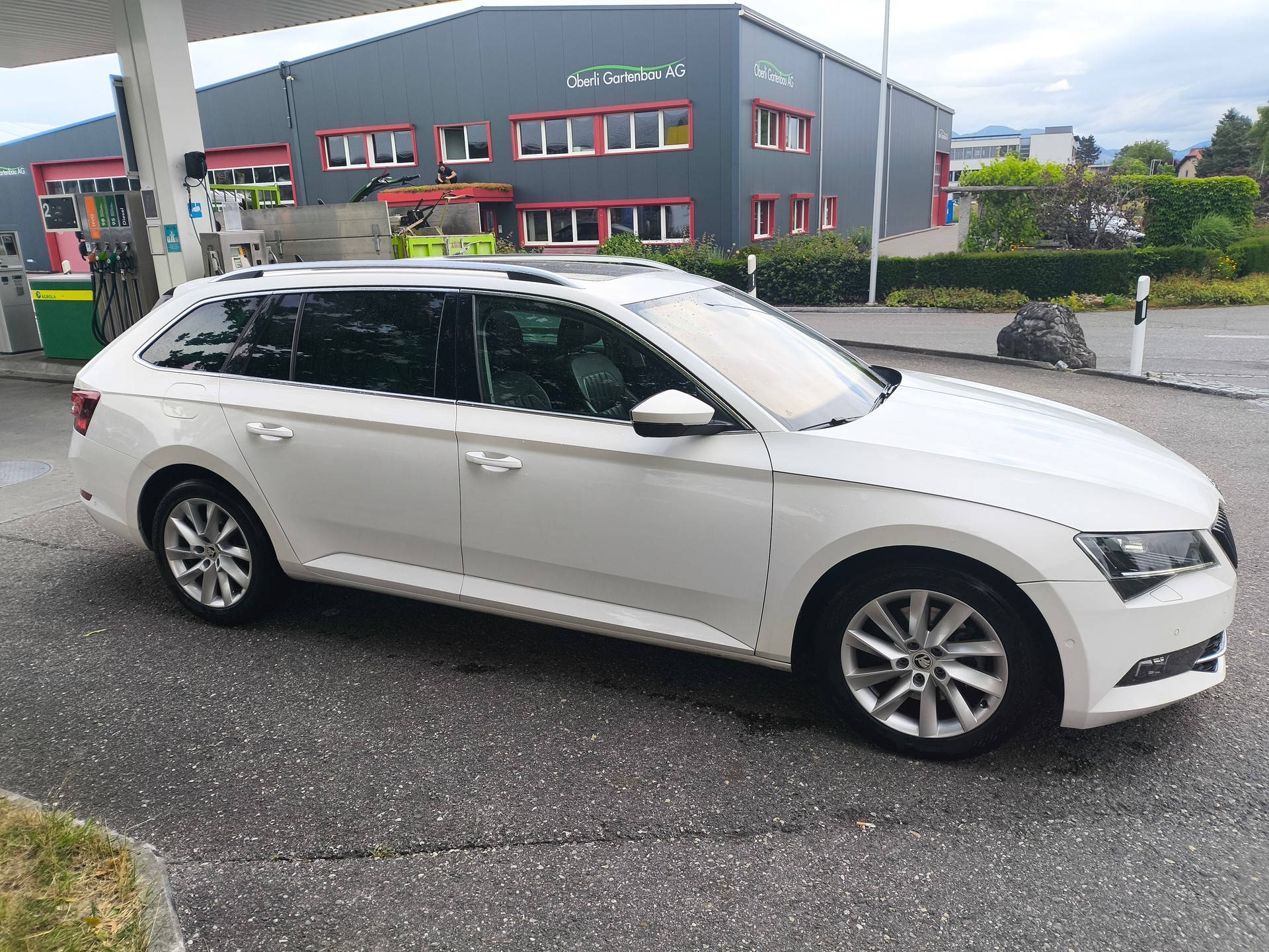 SKODA Superb Combi 2.0 TDi Active DSG-image-0