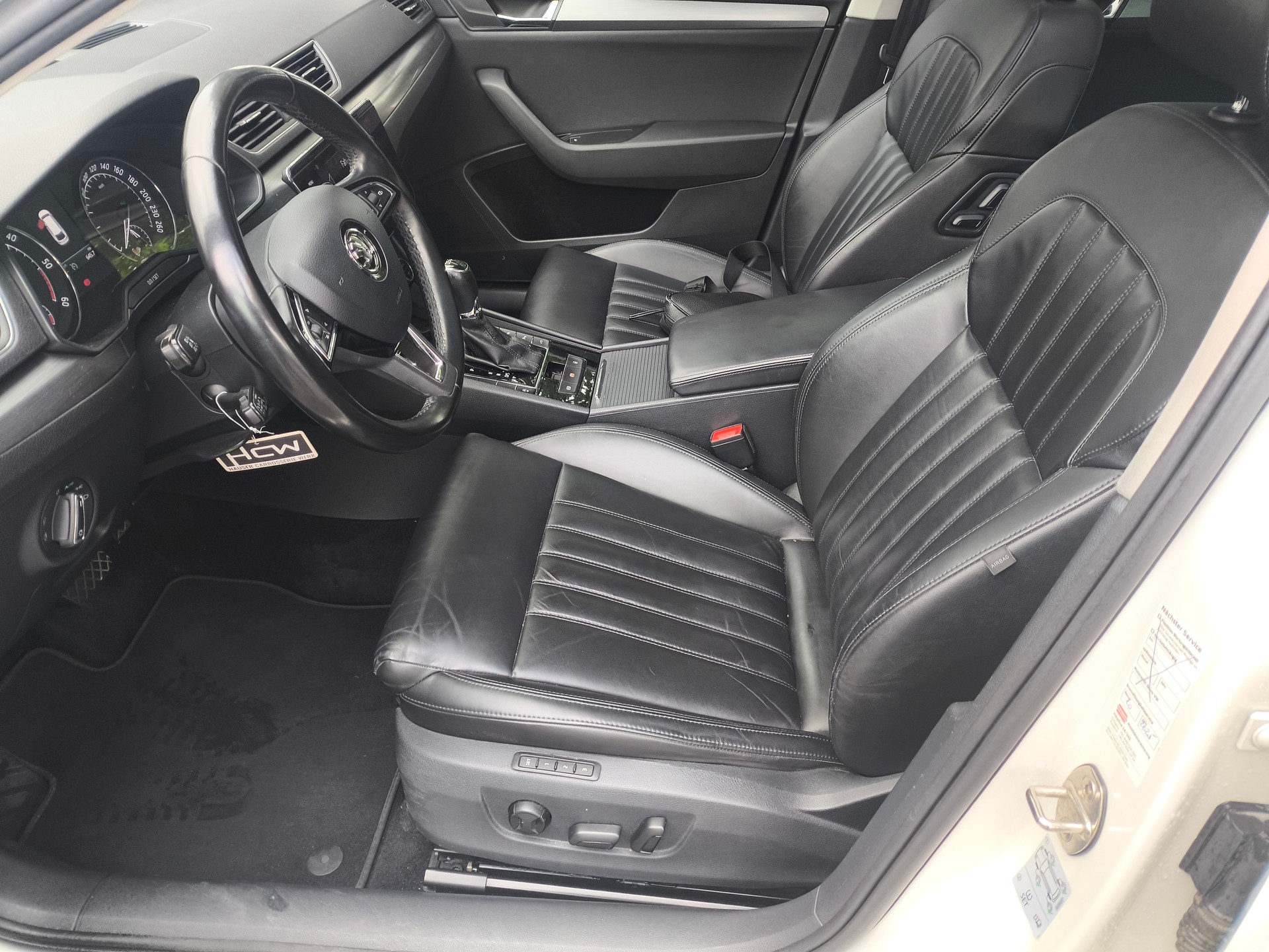 SKODA Superb Combi 2.0 TDi Active DSG-image-14