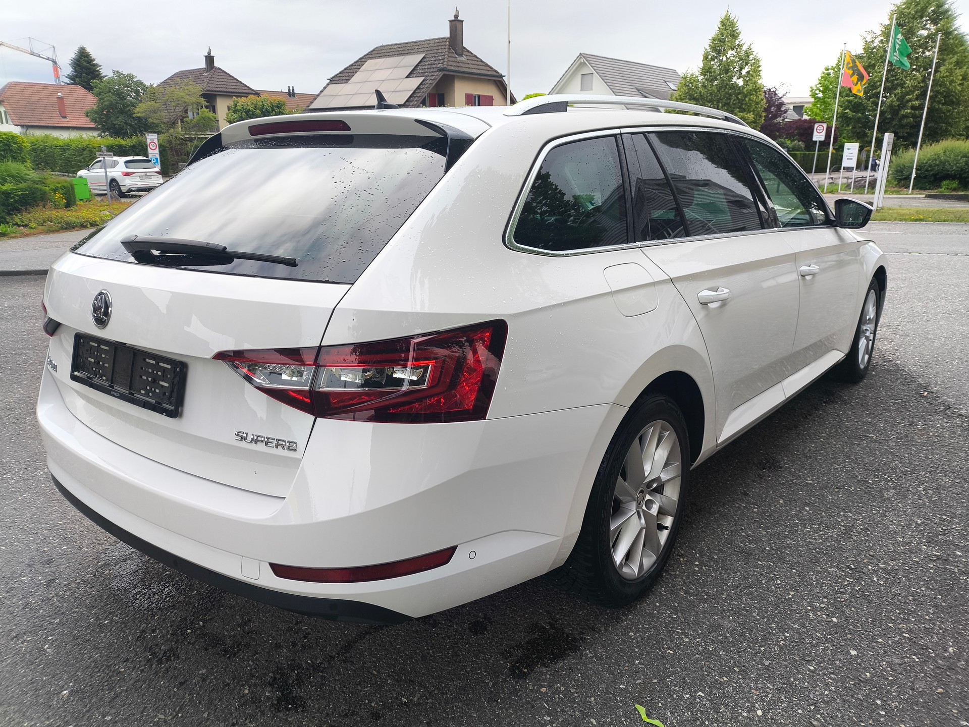 SKODA Superb Combi 2.0 TDi Active DSG-image-6