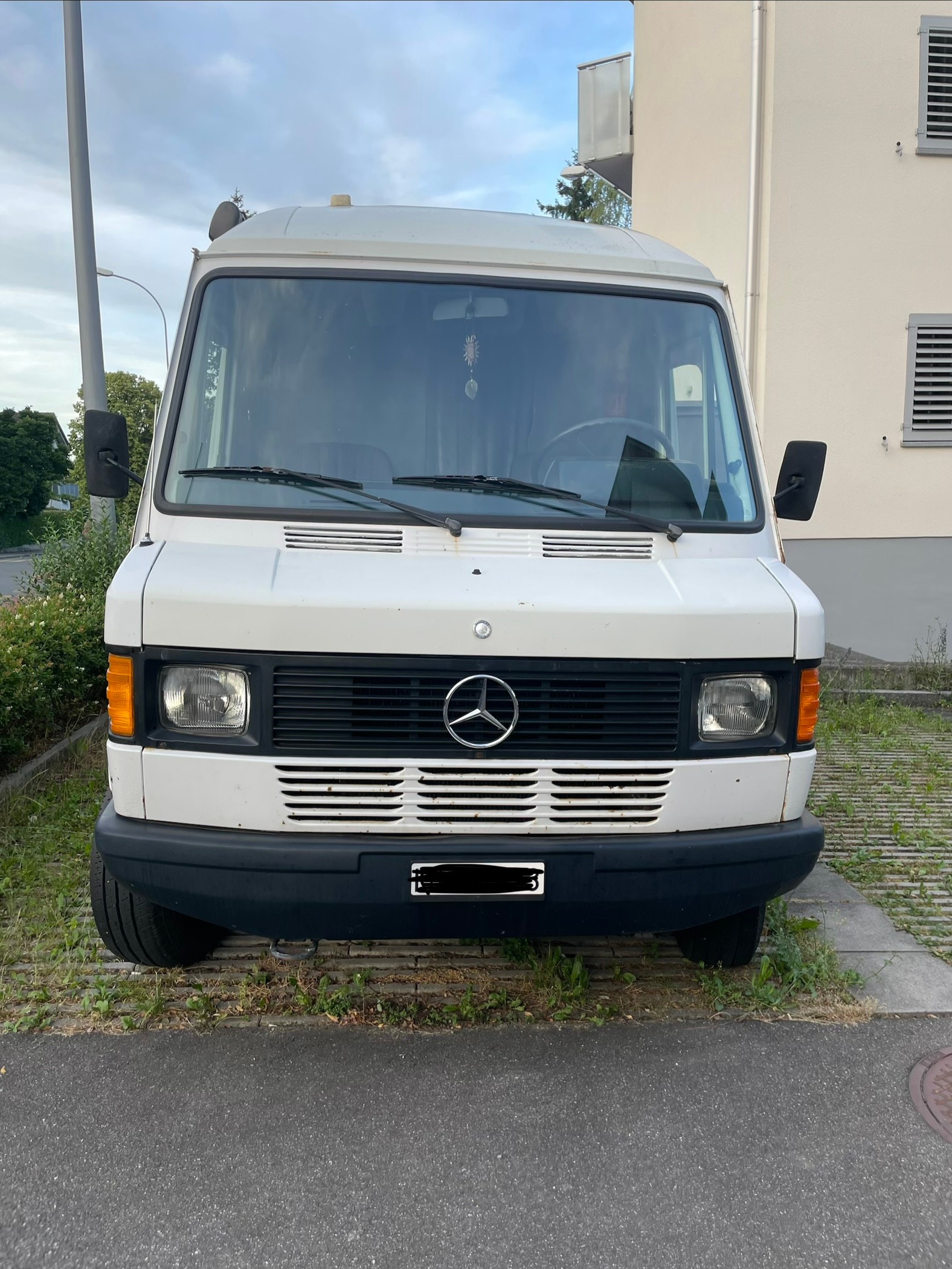 MERCEDES-BENZ 310-image-1
