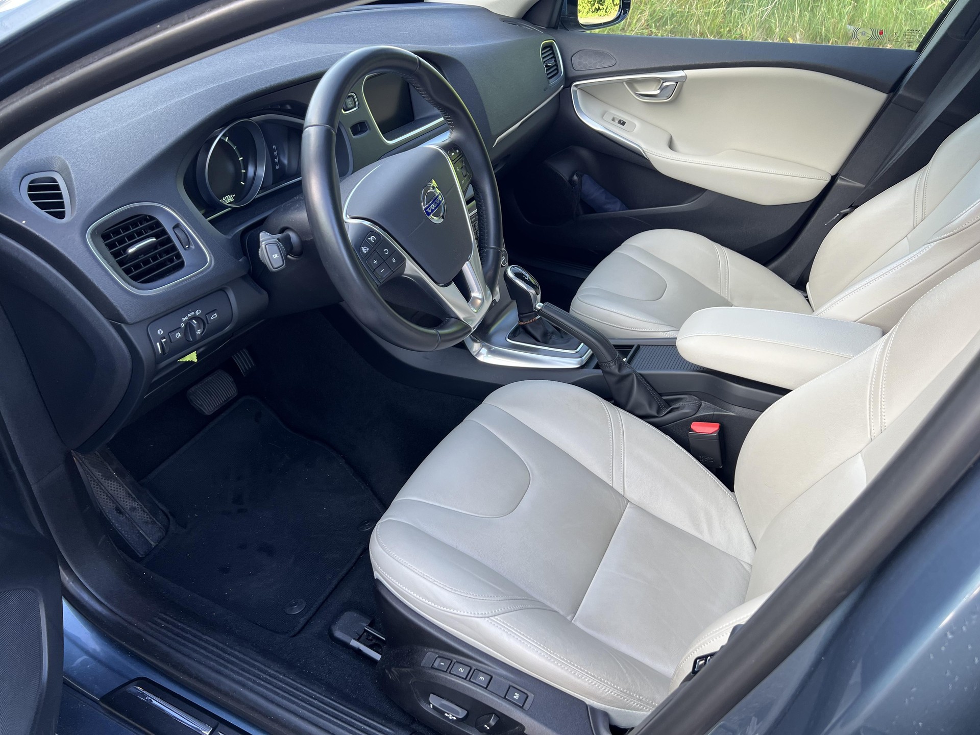 VOLVO 2.0 D3 Summum S/S-image-2