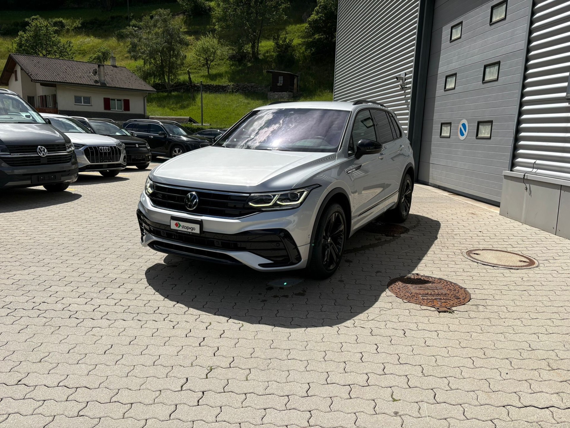 VW Tiguan 2.0 TDI SCR R-Line 4Motion DSG-image-1
