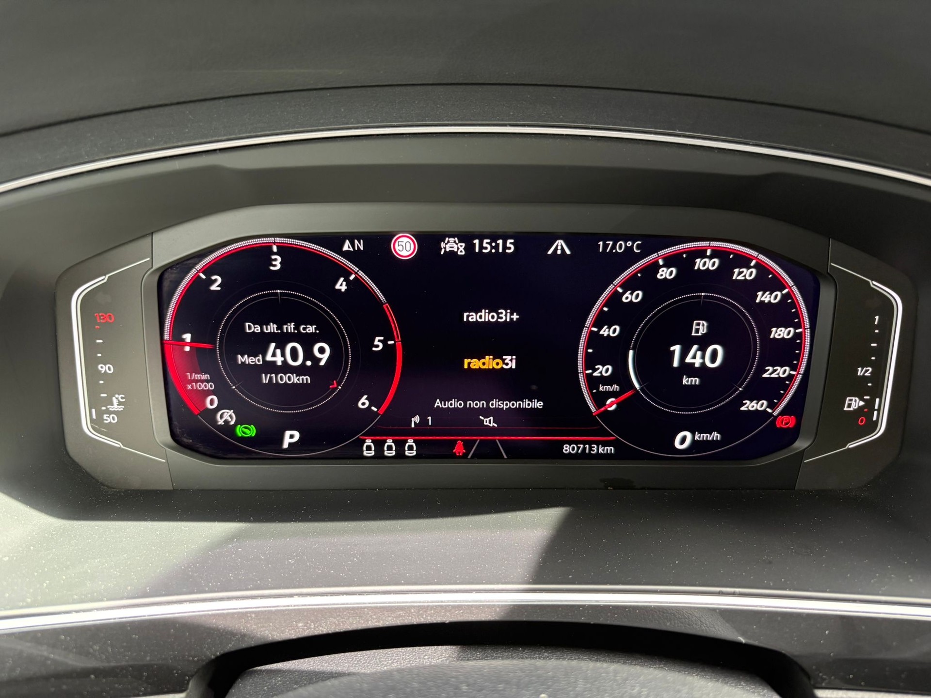 VW Tiguan 2.0 TDI SCR R-Line 4Motion DSG-image-7