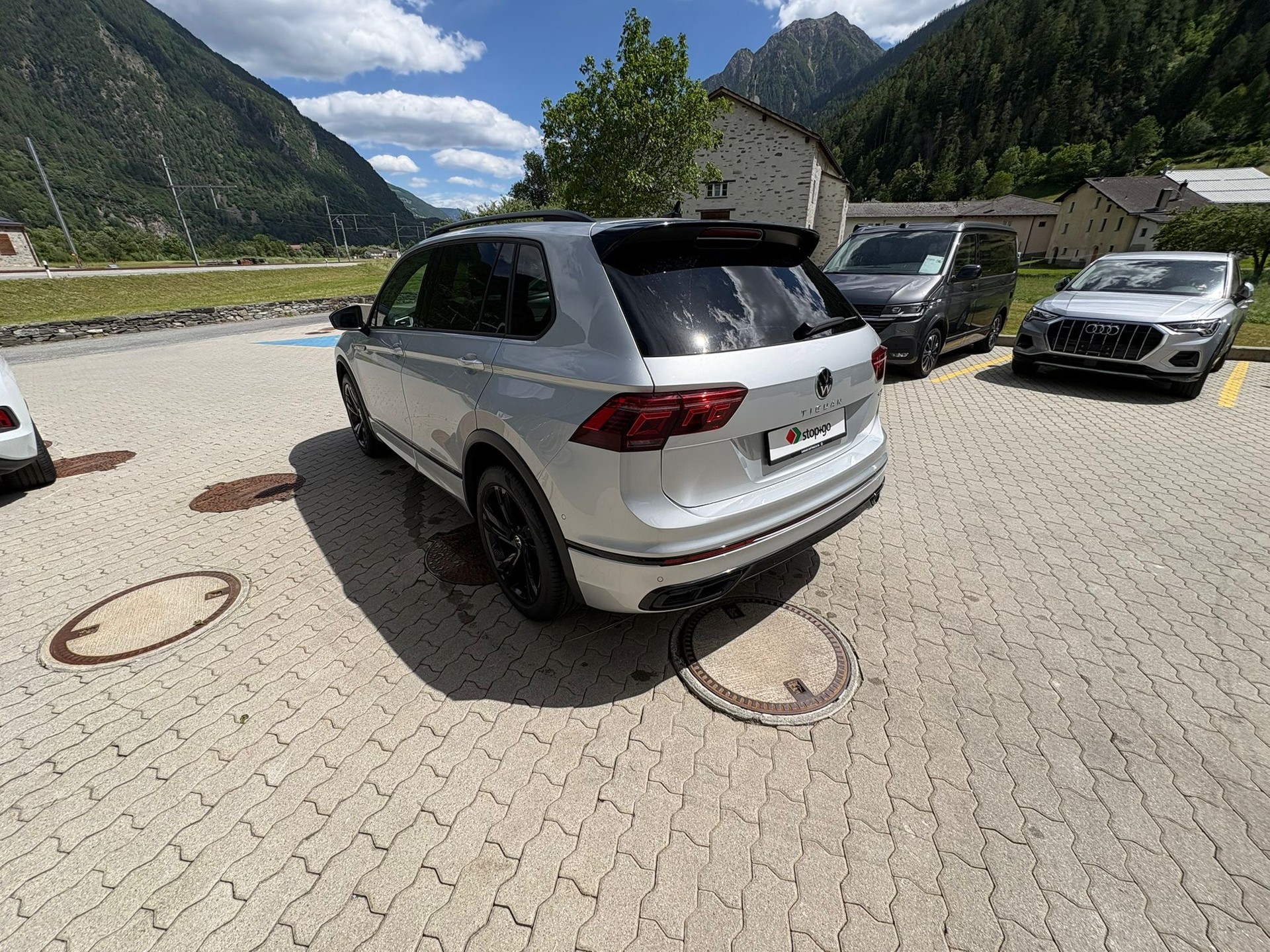 VW Tiguan 2.0 TDI SCR R-Line 4Motion DSG-image-3