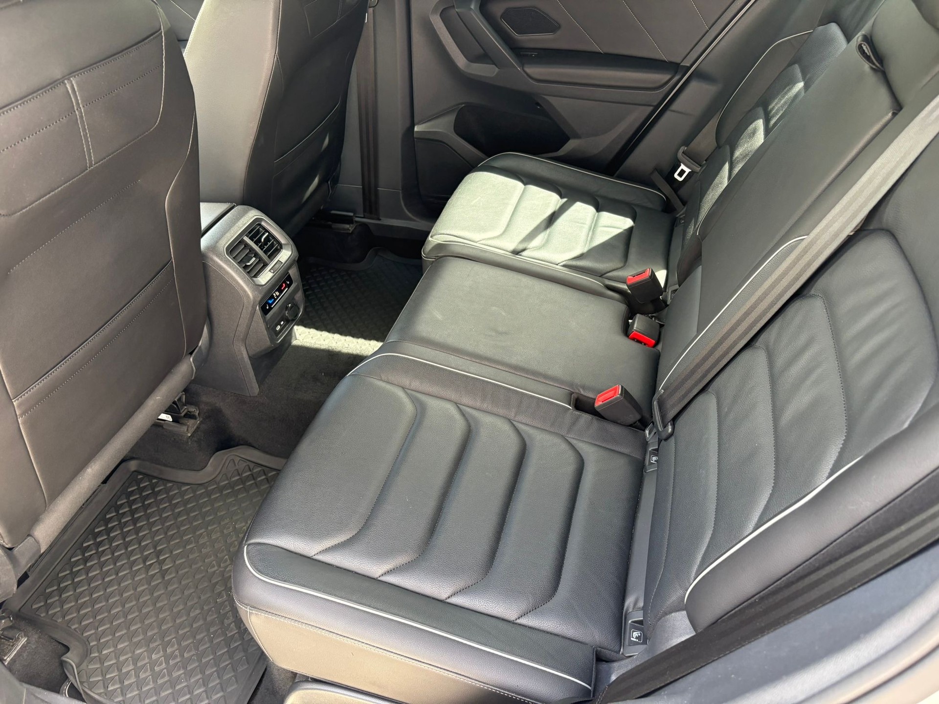 VW Tiguan 2.0 TDI SCR R-Line 4Motion DSG-image-5