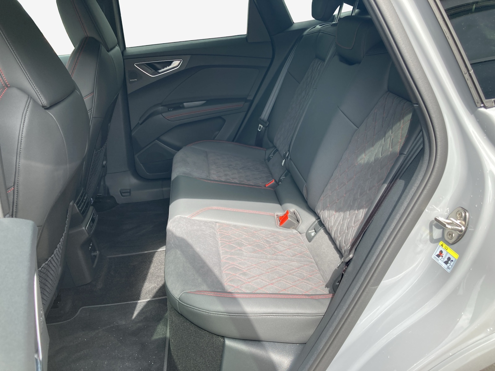 AUDI Q4 Sportback e-tron 45 Edition Swiss Ski quattro-image-11