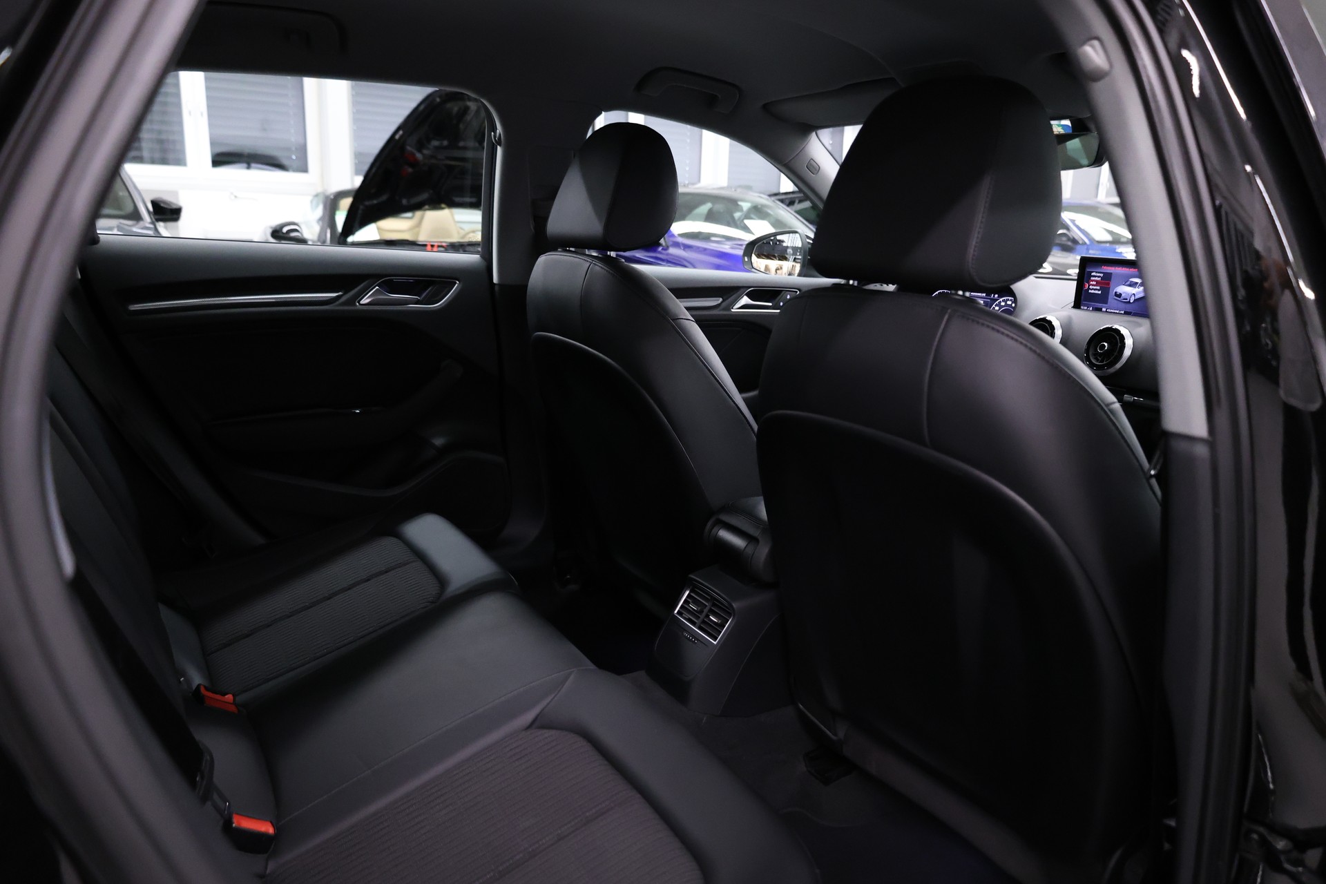 AUDI A3 Sportback 2.0 T FSI Design qu. S-Tronic-image-21