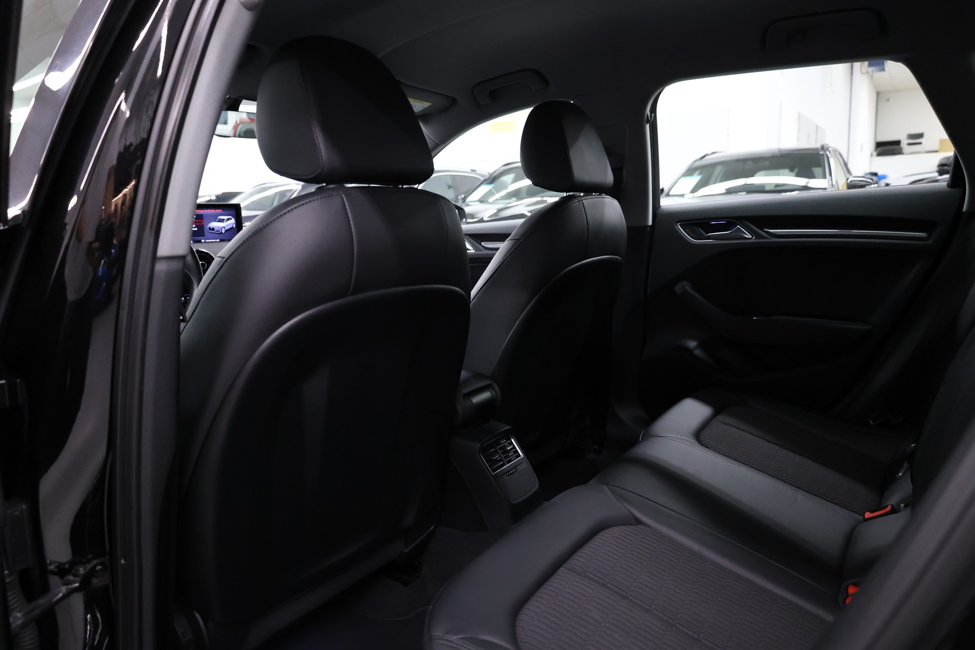 AUDI A3 Sportback 2.0 T FSI Design qu. S-Tronic-image-20