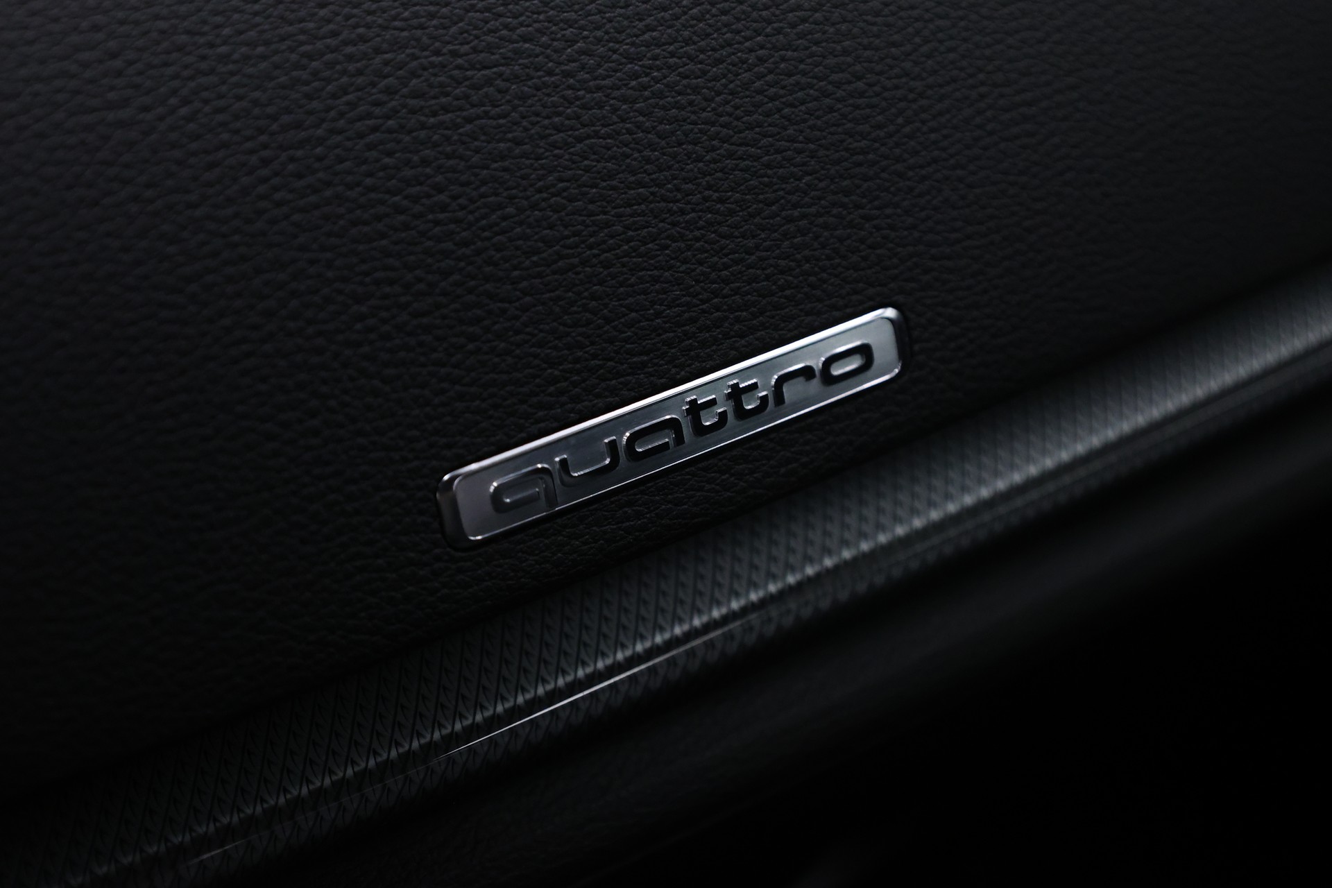 AUDI A3 Sportback 2.0 T FSI Design qu. S-Tronic-image-17