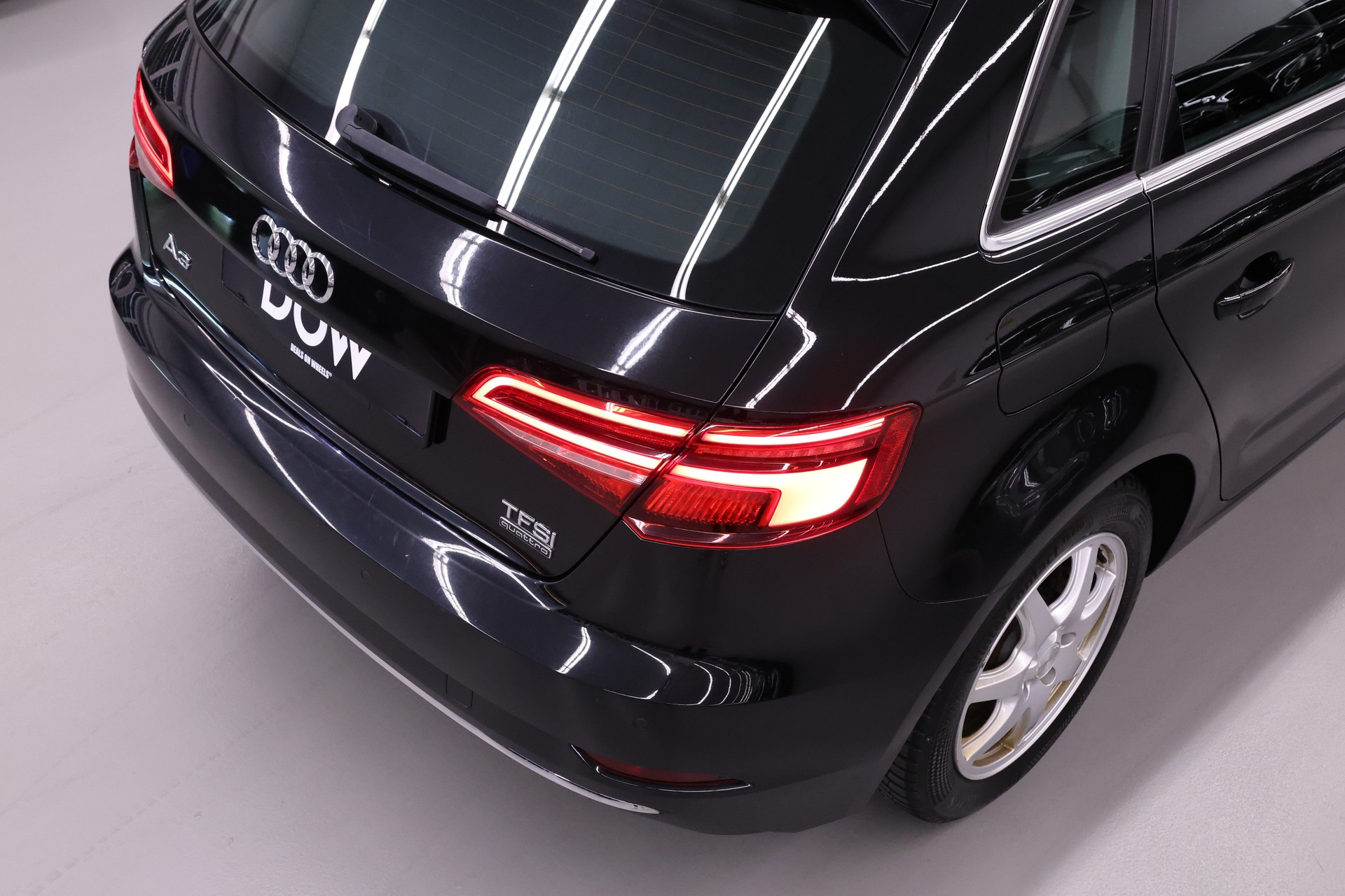 AUDI A3 Sportback 2.0 T FSI Design qu. S-Tronic-image-8