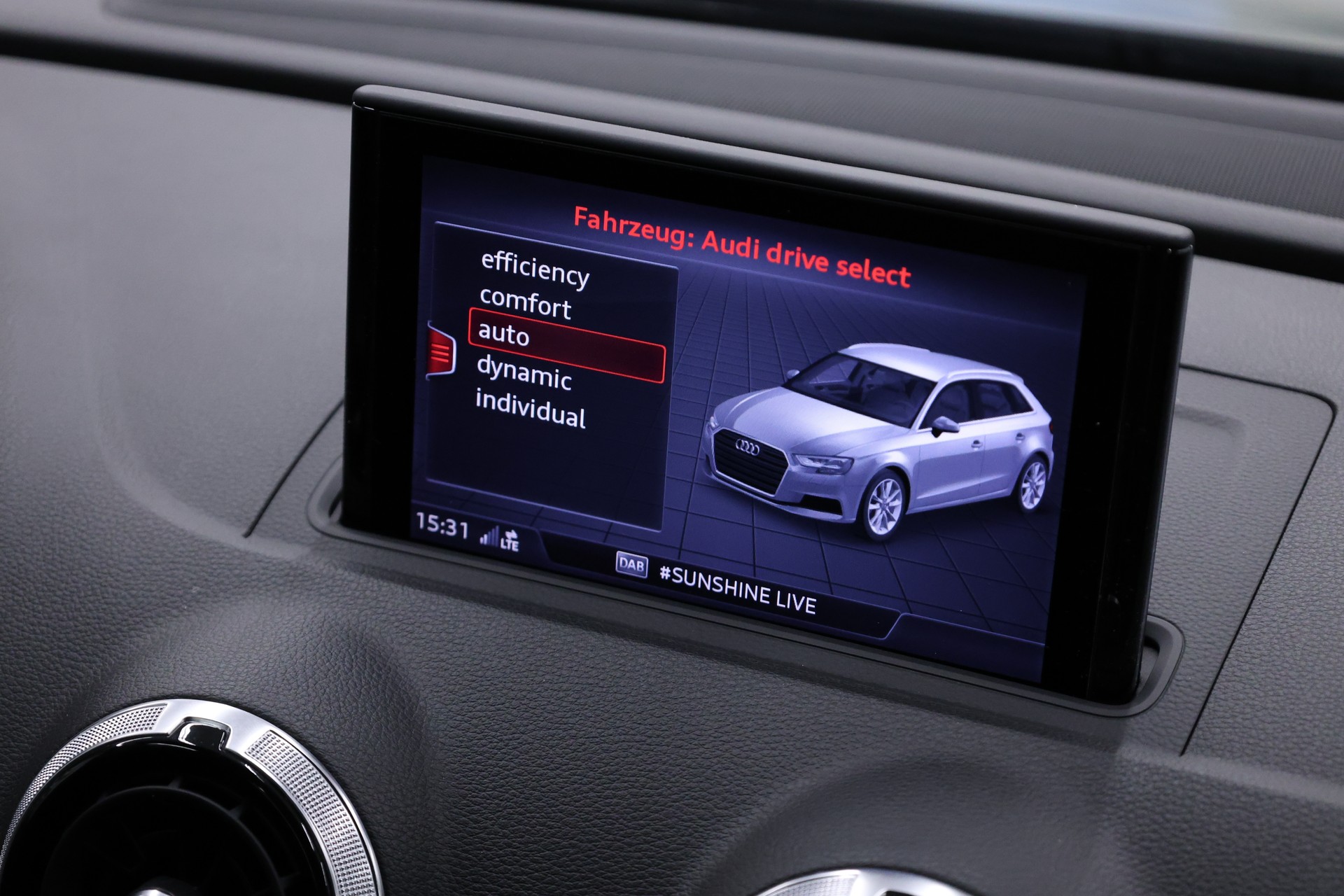 AUDI A3 Sportback 2.0 T FSI Design qu. S-Tronic-image-16