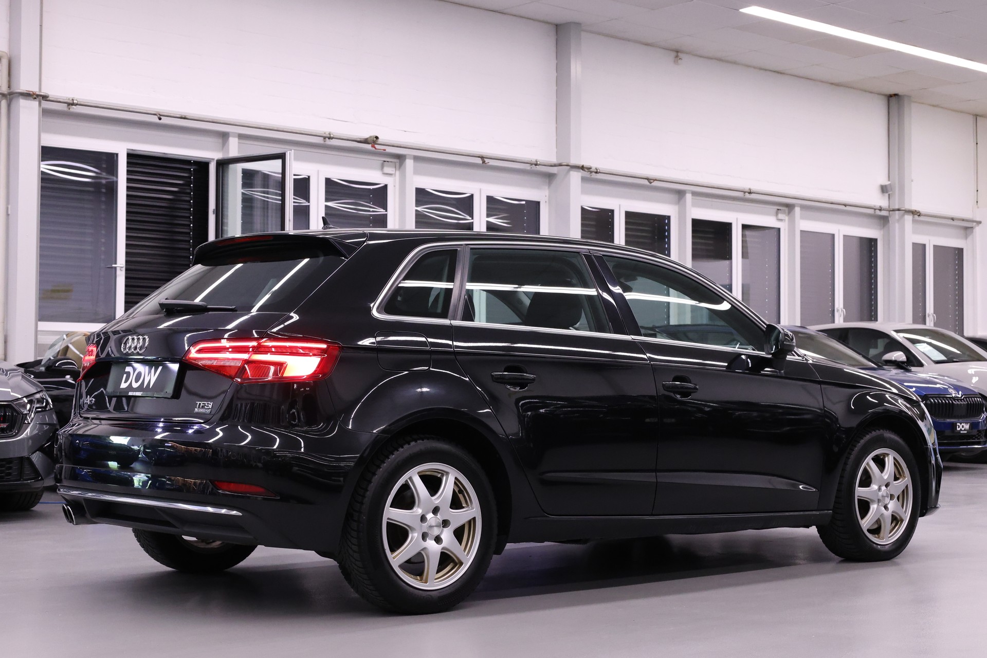 AUDI A3 Sportback 2.0 T FSI Design qu. S-Tronic-image-3