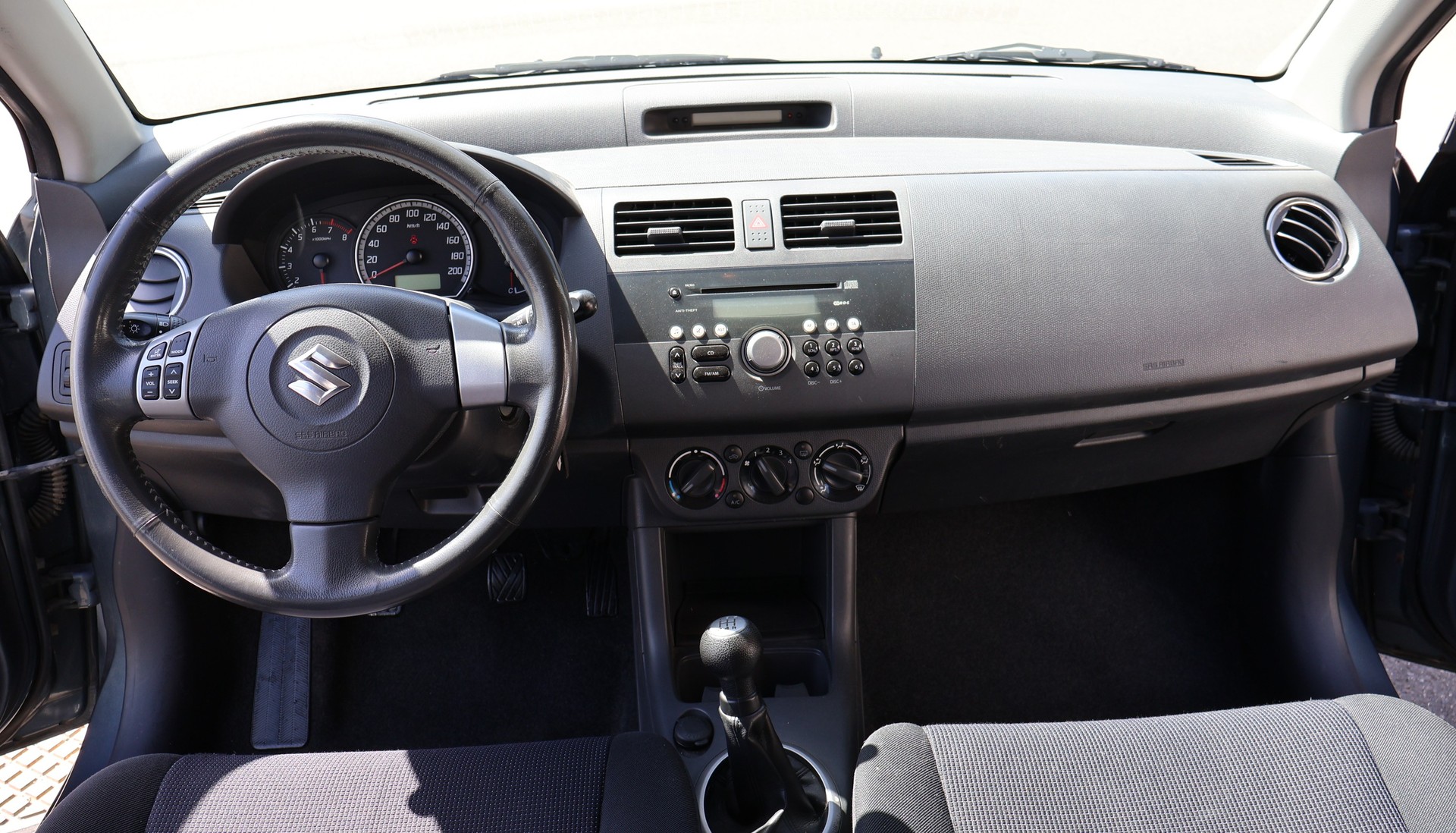 SUZUKI Swift 1.3i 16V GL Top 4x4-image-12