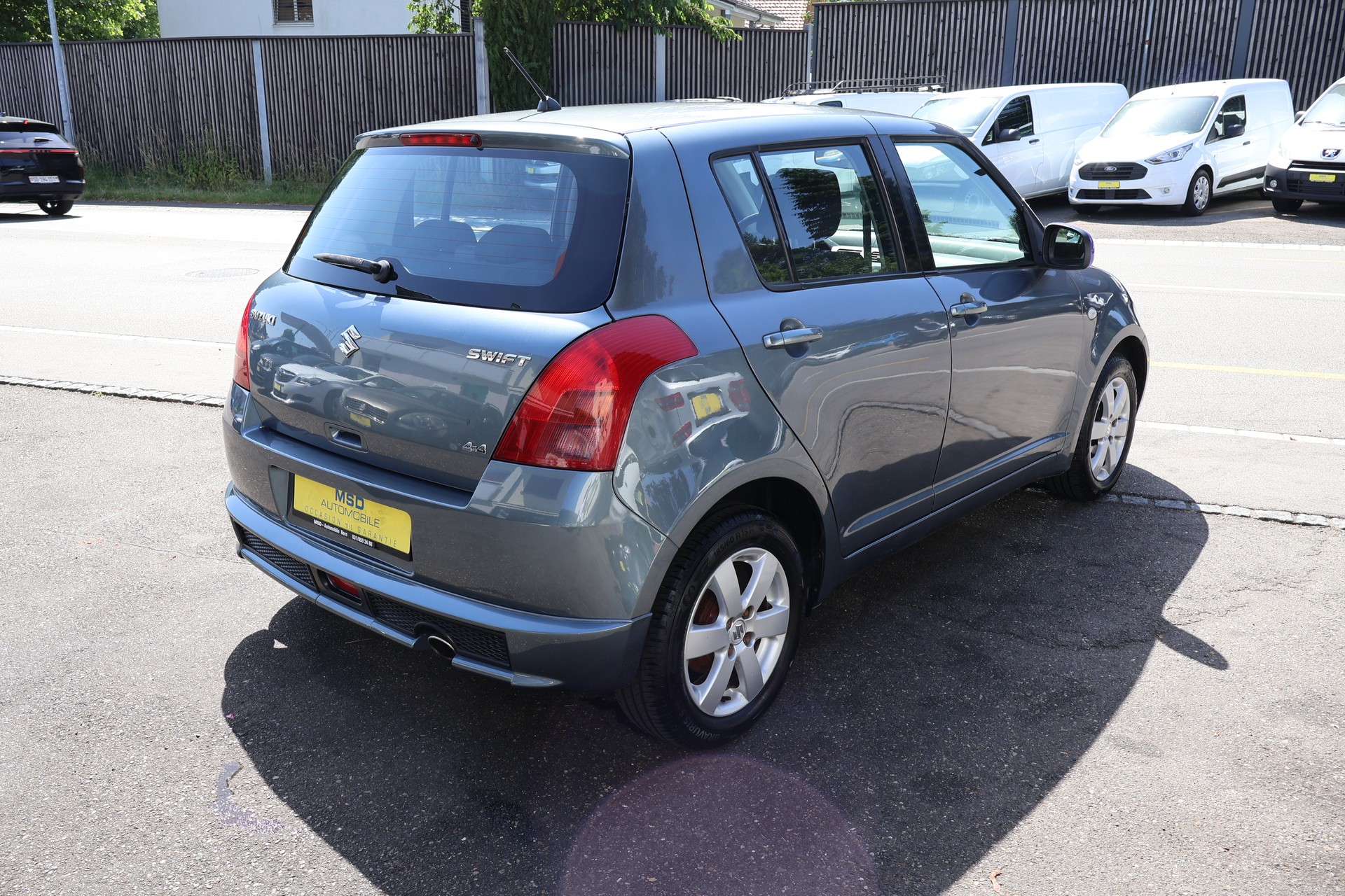 SUZUKI Swift 1.3i 16V GL Top 4x4-image-4