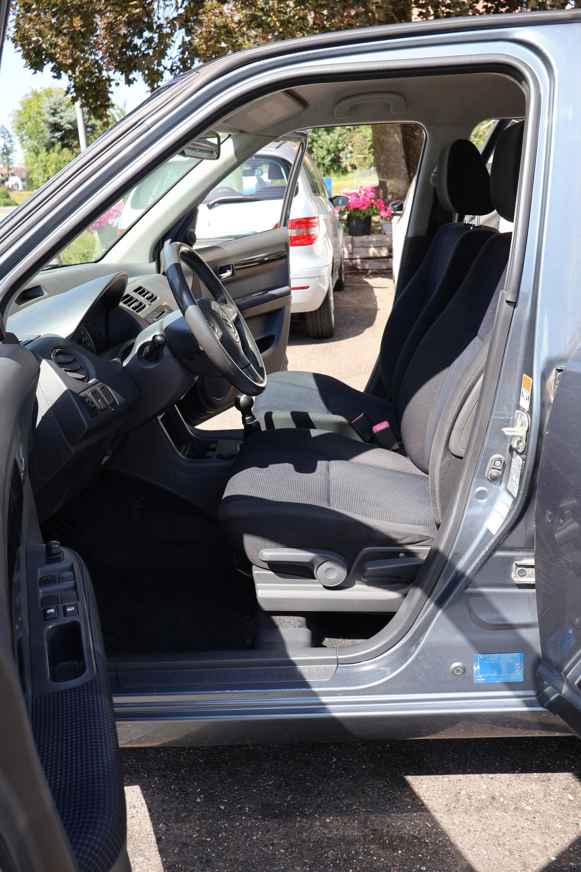 SUZUKI Swift 1.3i 16V GL Top 4x4-image-8